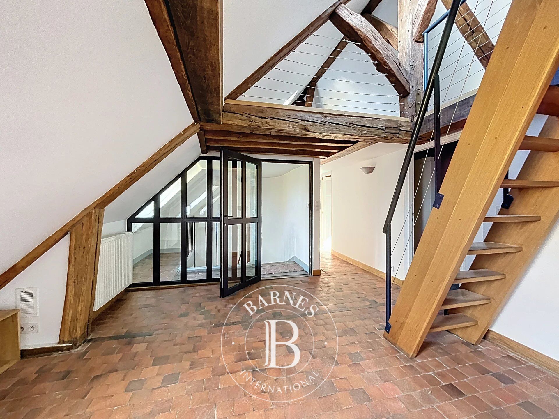 Versailles - unfurnished apartment - 2 bedrooms - mezzanine  - - picture 2