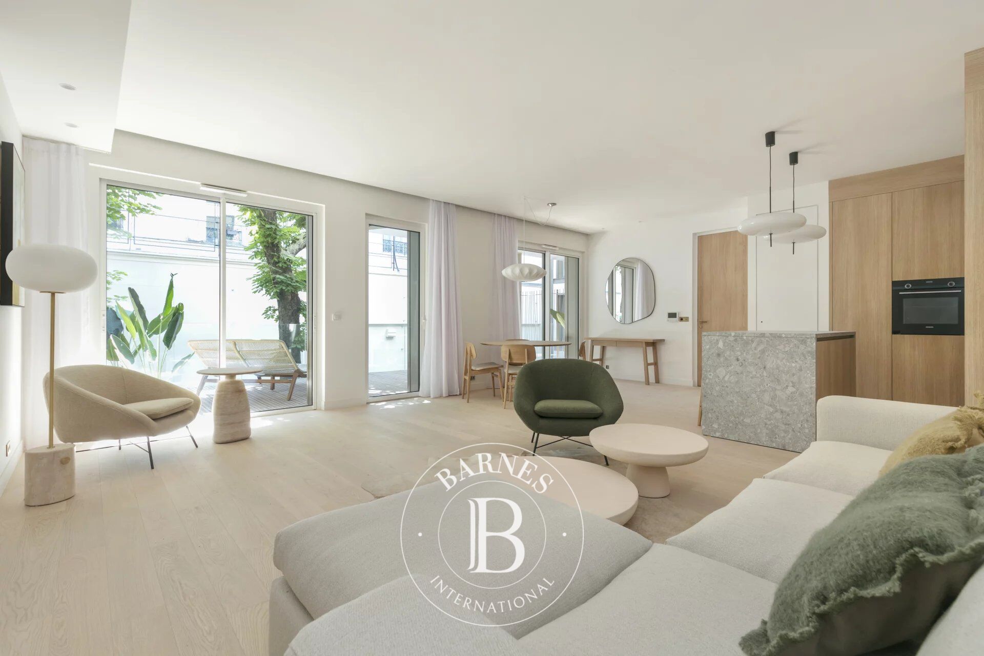 Piso Paris 8ème - picture 2