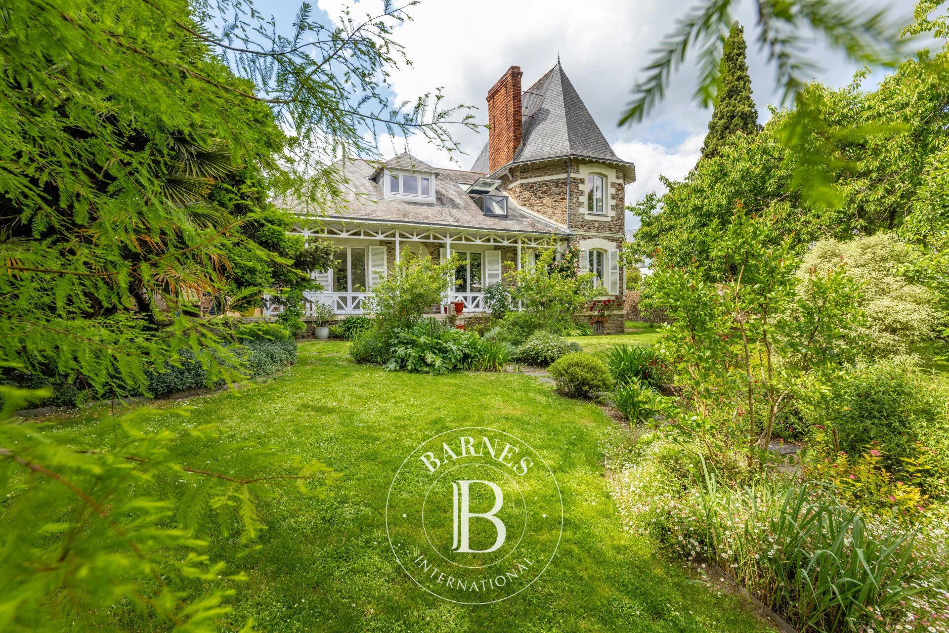 NANTES SAINT DONATIEN - Landscaped property and renovated 1850 building - picture 3