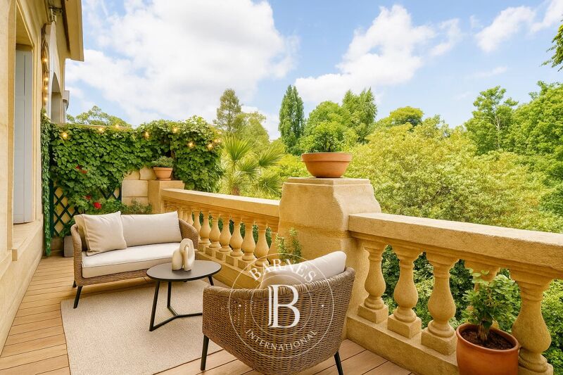 Bordeaux Jardin Public - Appartement de 120 m² - Ascenseur - Balcons - Parkings - Cave