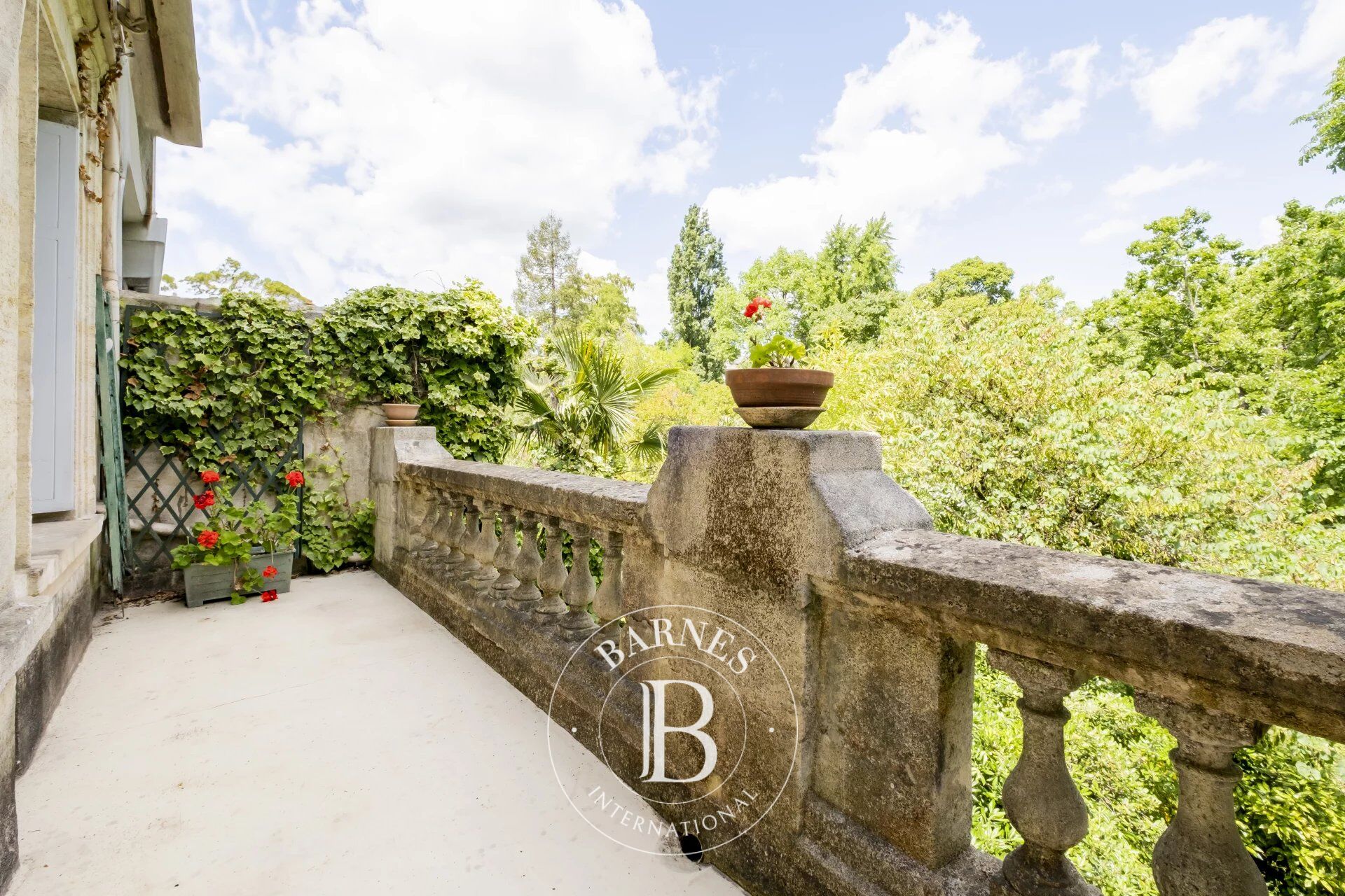 Bordeaux Jardin Public - Appartement de 120 m² - Ascenseur - Balcons - Parkings - Cave - picture 2