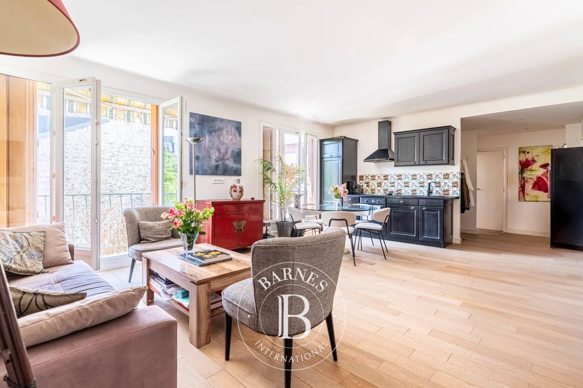 Neuilly-Château - Top floor - 3-bed apartment - Wide balcony - Quiet and leafy surroundings - picture 3