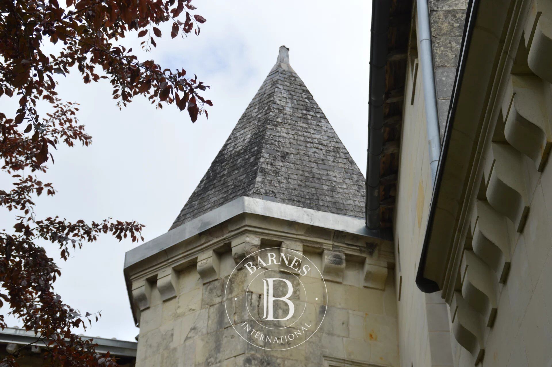 Exclusivité - Loudun centre - Authentique hôtel particulier à rénover - Jardin clos - picture 3