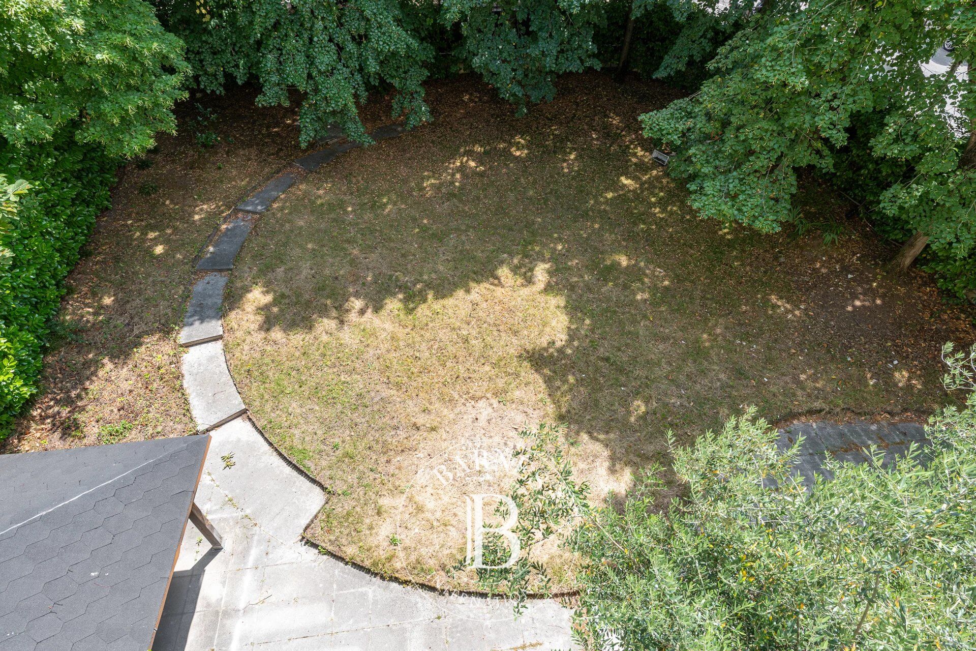 Neuilly-sur-Seine - Hôtel Particulier de 500m² - Jardin et Garage - picture 2