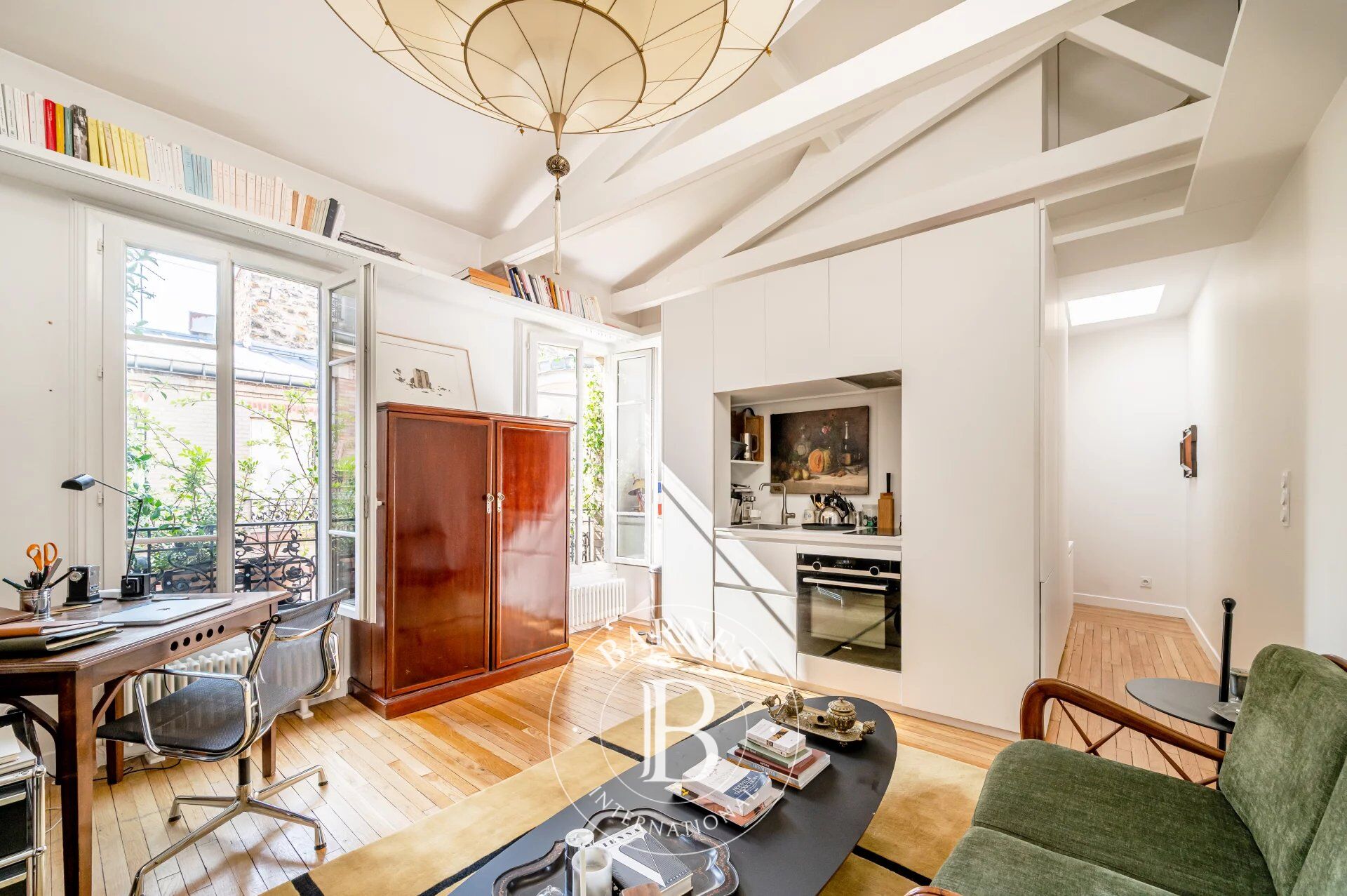 Sole agent - Neuilly-Mairie - Top floor - Period charm - 1-bed apartment - Atypical and charming - Close to shops and Metro line 1 - picture 1