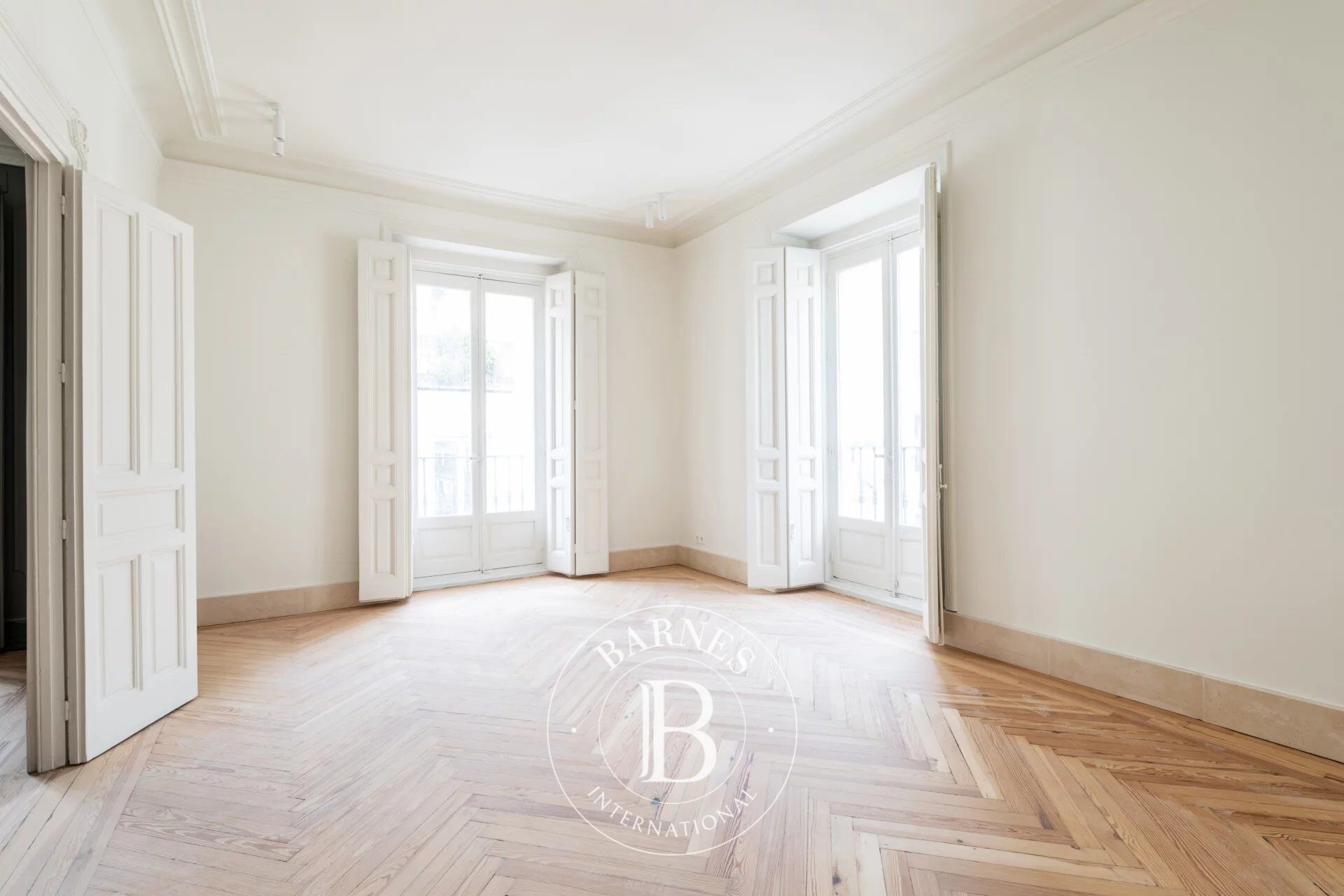 Madrid – Justicia – Appartement avec neuf balcons - picture 1