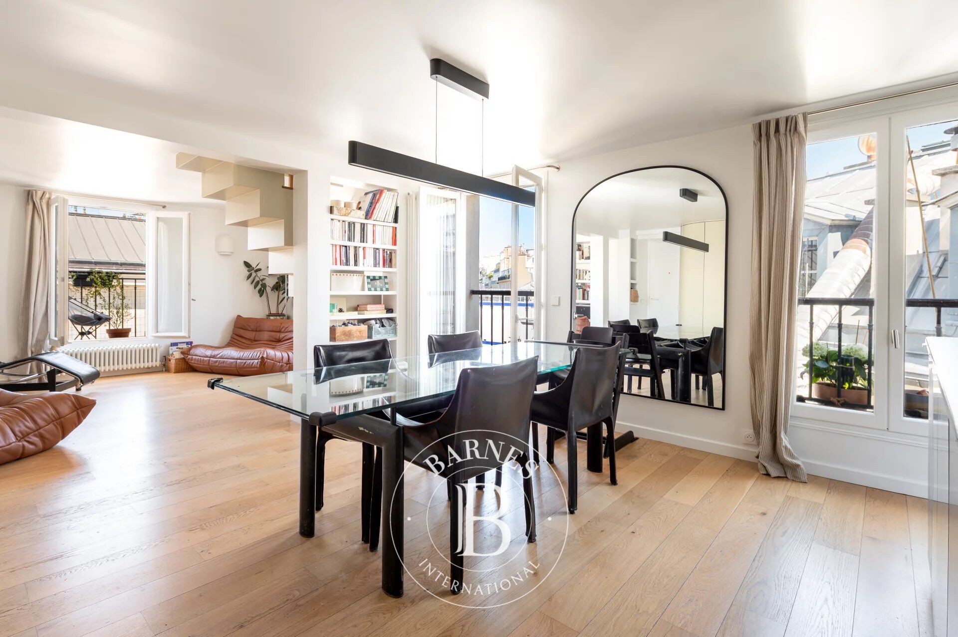 OFF MARKET - EXCLUSIVE - PARIS 9 - MARTYRS - TOP FLOORS - LIFT - 2/3 BED - BALCONY - BRIGHT - QUIET - FANTASTIC RENOVATION - VIEW OF MONUMENTS - picture 3