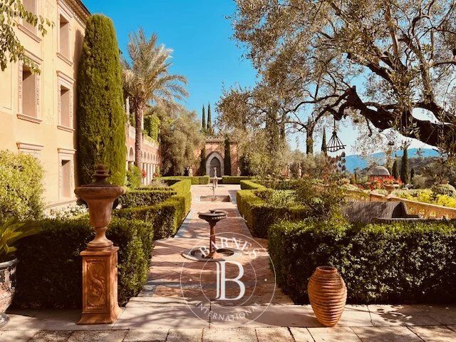 Elegant chateau on magnificent grounds - picture 3