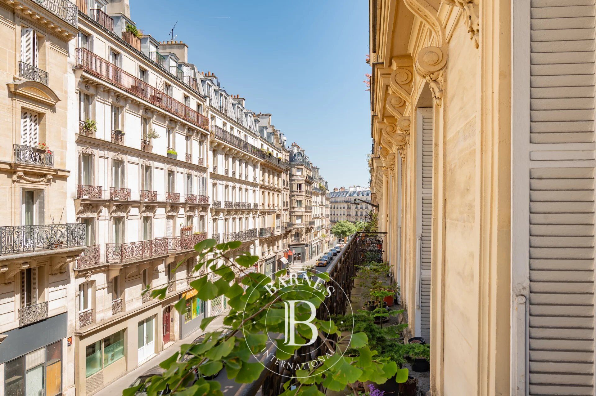 EXCLUSIVITE - PARIS 9 - RUE CONDORCET - ASC - BALCON FILANT - 3 / 4 CHAMBRES - PMC - picture 1