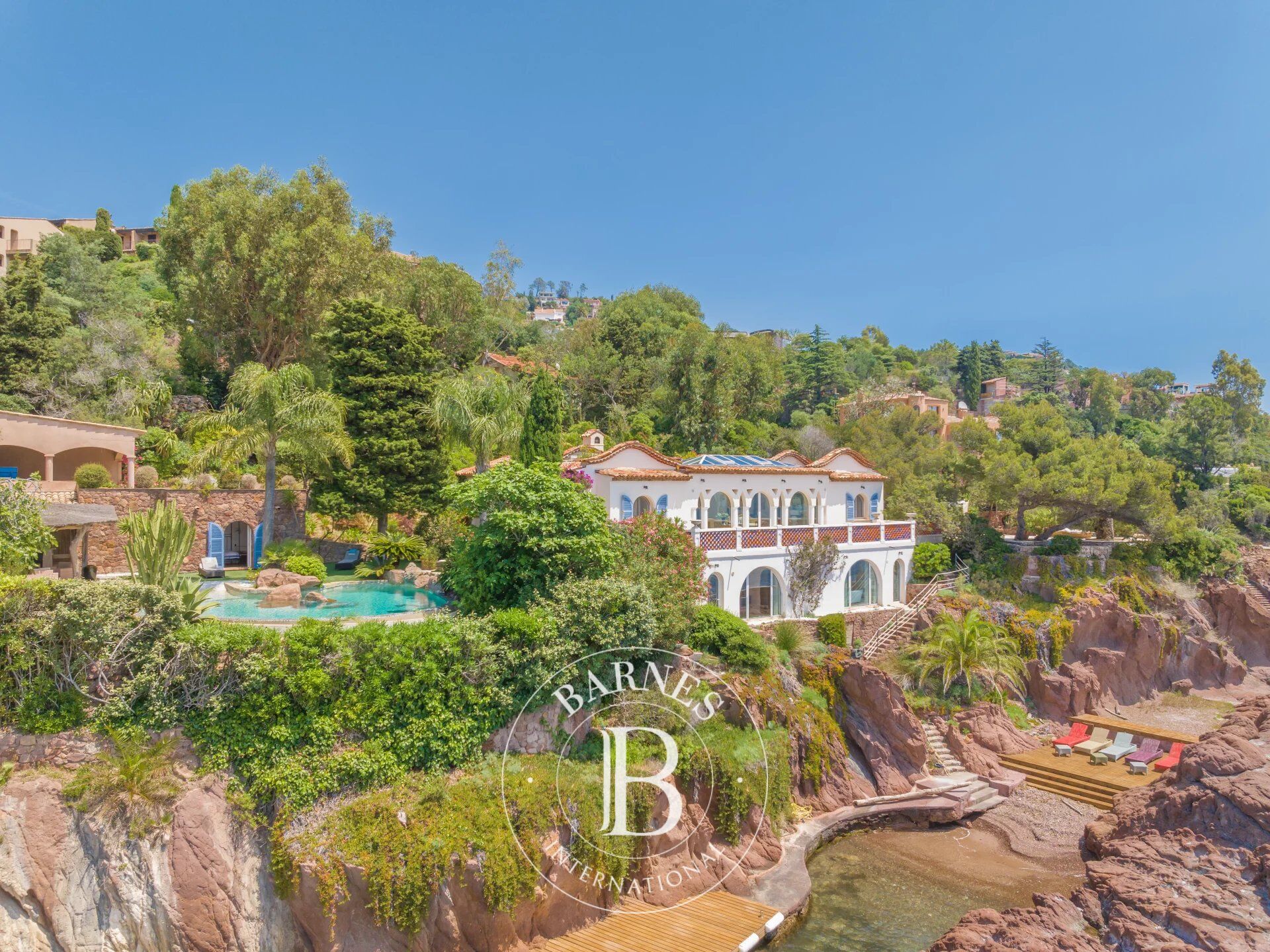 THEOULE-SUR-MER  - WATERFRONT VILLA - picture 2