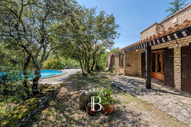 GORDES – 4 BEDROOMS HOUSE - 71,042 SQ FT GARDEN - SWIMMING POOL