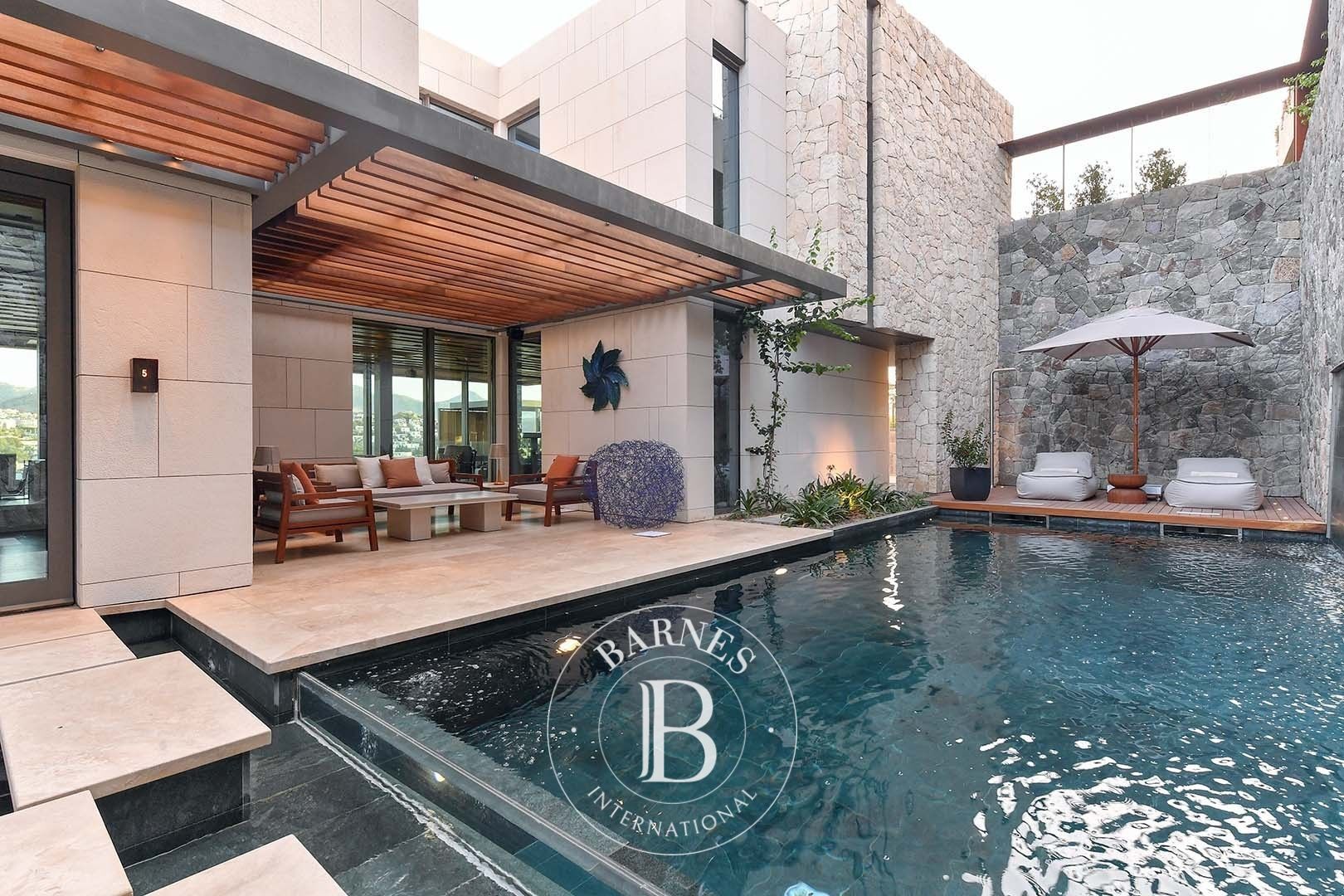 The Ritz-Carlton Residences - picture 4