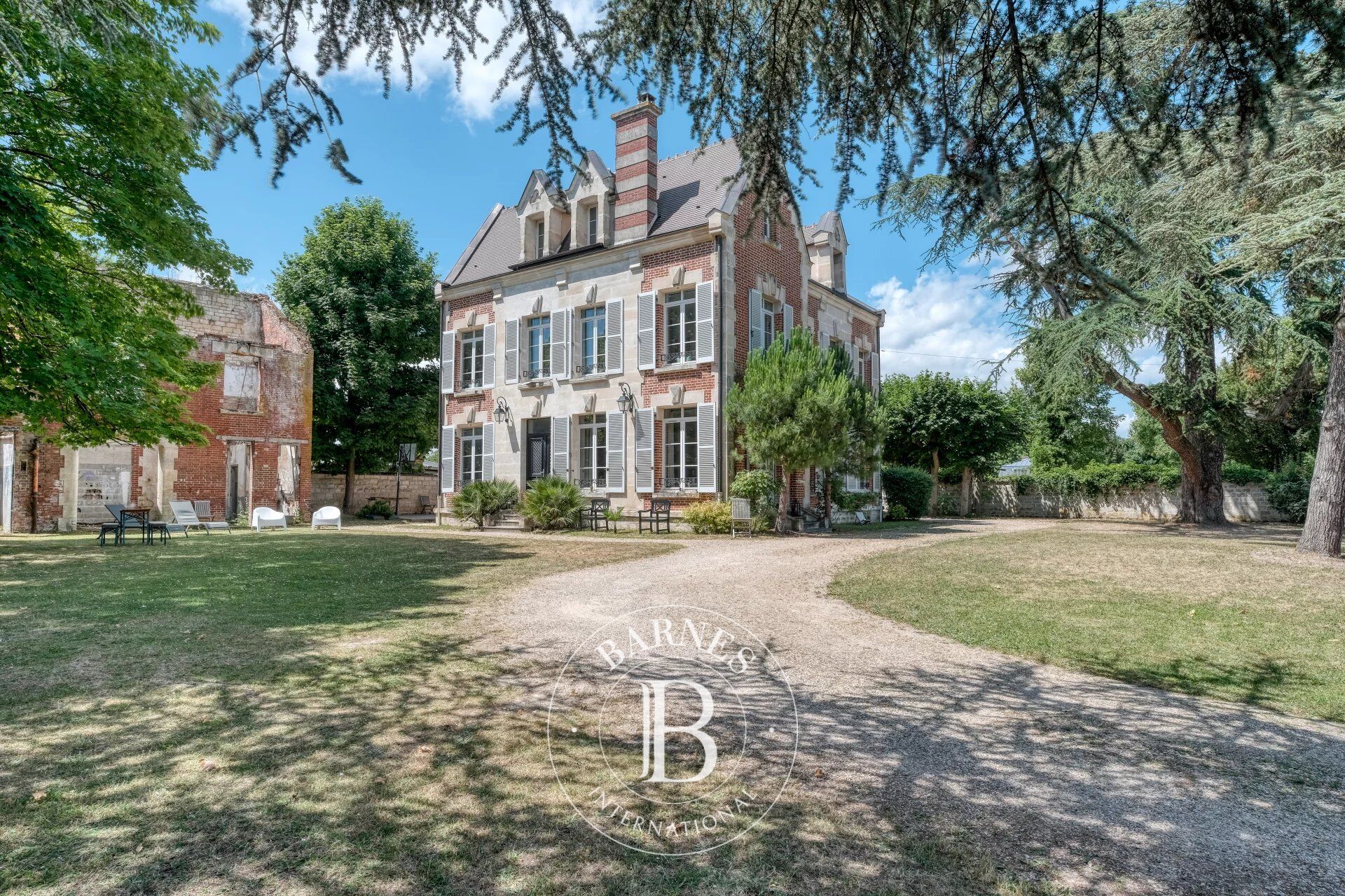 Manor house 350 m² with outbuilding - Gouvieux (Oise) - picture 1