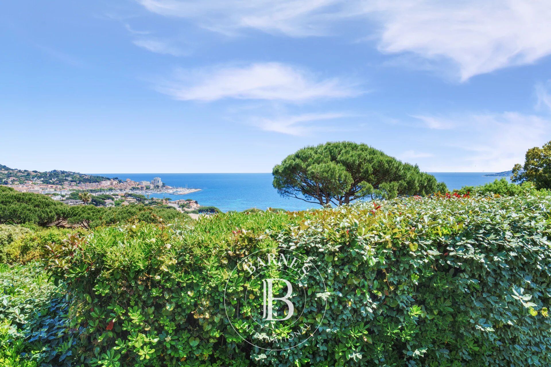 SAINTE-MAXIME - VILLA PROVENÇALE DE PLAIN-PIED - VUE MER & DOMAINE PRIVÉ - picture 1