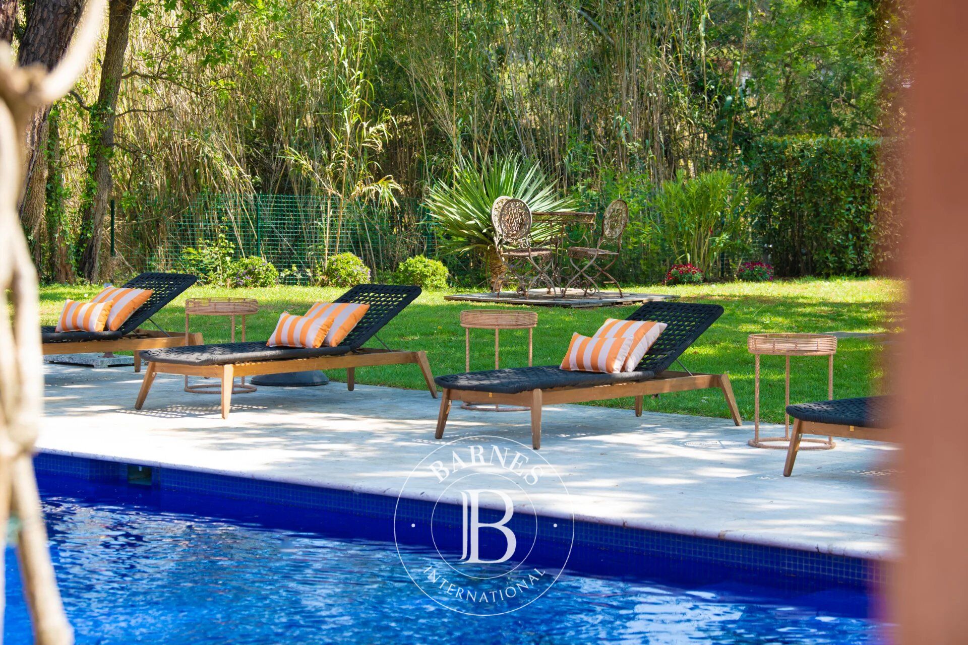 RAMATUELLE – 7-BEDROOM VILLA – SWIMMING POOL - picture 2