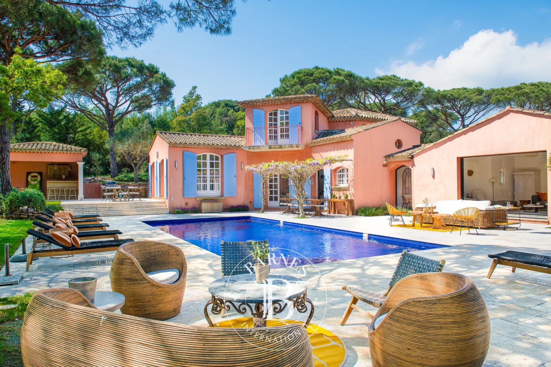 RAMATUELLE – 7-BEDROOM VILLA – SWIMMING POOL - picture 3