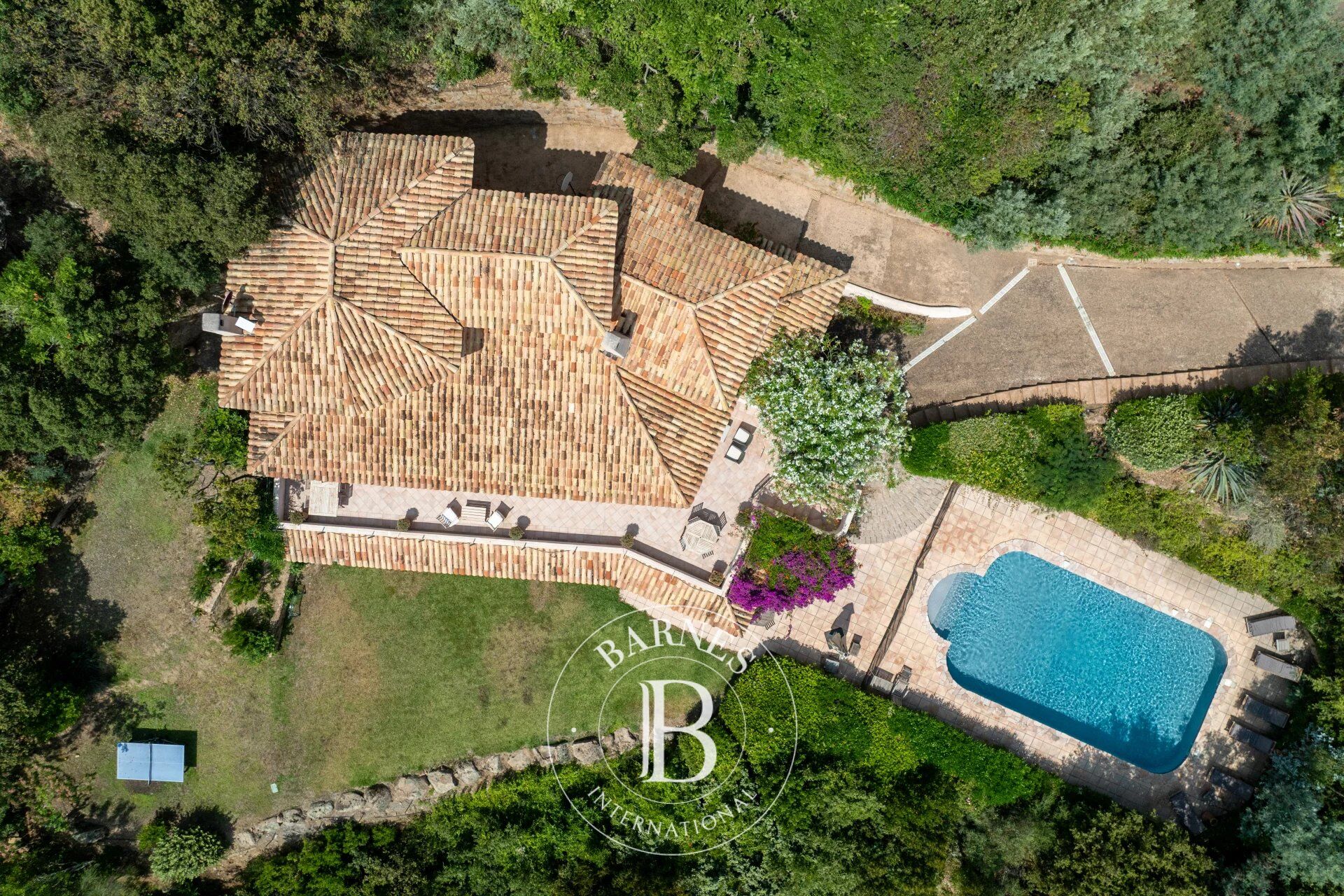 Exclusive, Porto-Vecchio,  Architect-Designed Villa, 7 Bedrooms, Pool, Sea View, close to the beach - picture 3