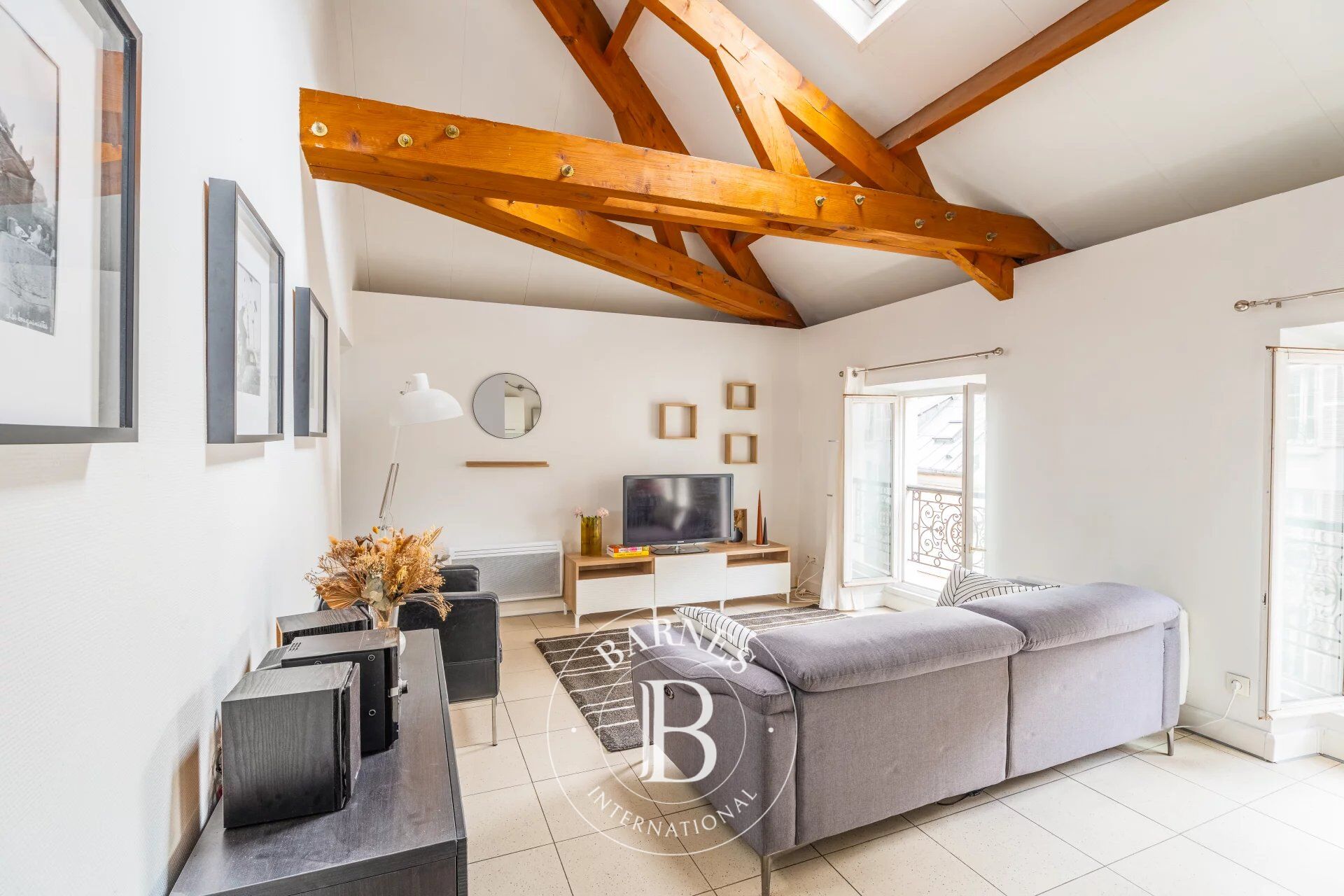 EXCLUSIVE LISTING - PARIS 18 - MONTMARTRE - 3rd AND TOP FLOOR - VIEW OF SACRE COEUR - ONE BEDROOM - VOLUME - LIGHT - EXTENSION POTENTIAL - picture 3