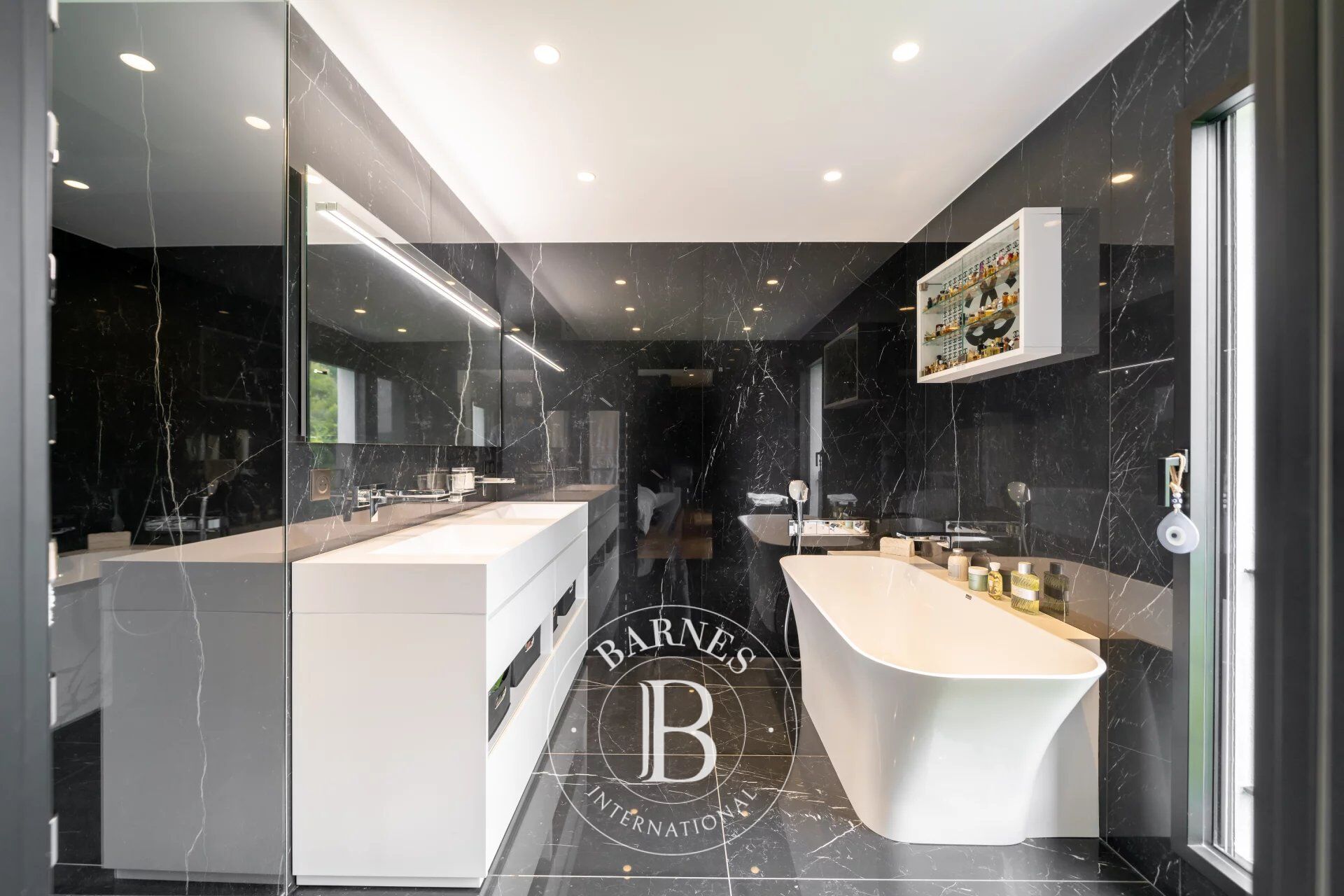 Ev Mougins - picture 12