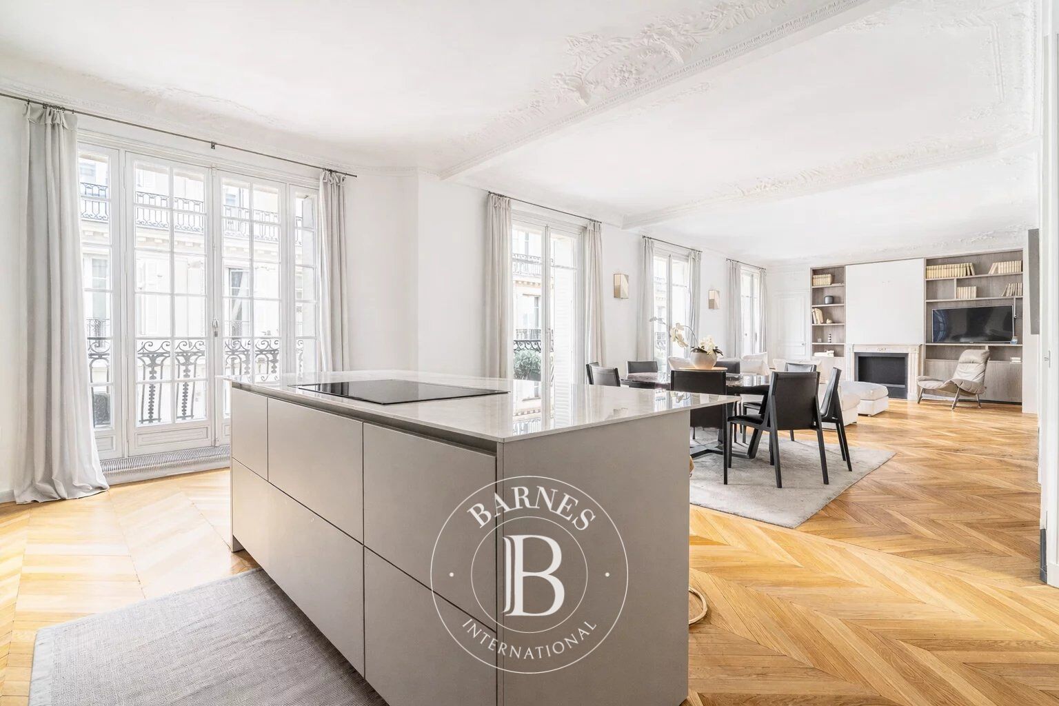 Paris 16 - Victor Hugo / Longchamp - 4th floor - 3 bedrooms and an office - picture 2