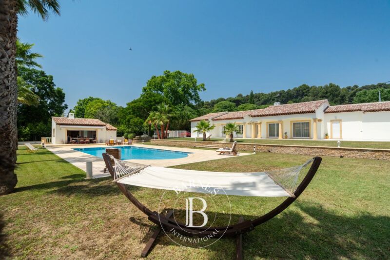VENTE - AUBAGNE - MAISON FAMILIALE - PISCINE - TERRAIN PAYSAGÉ