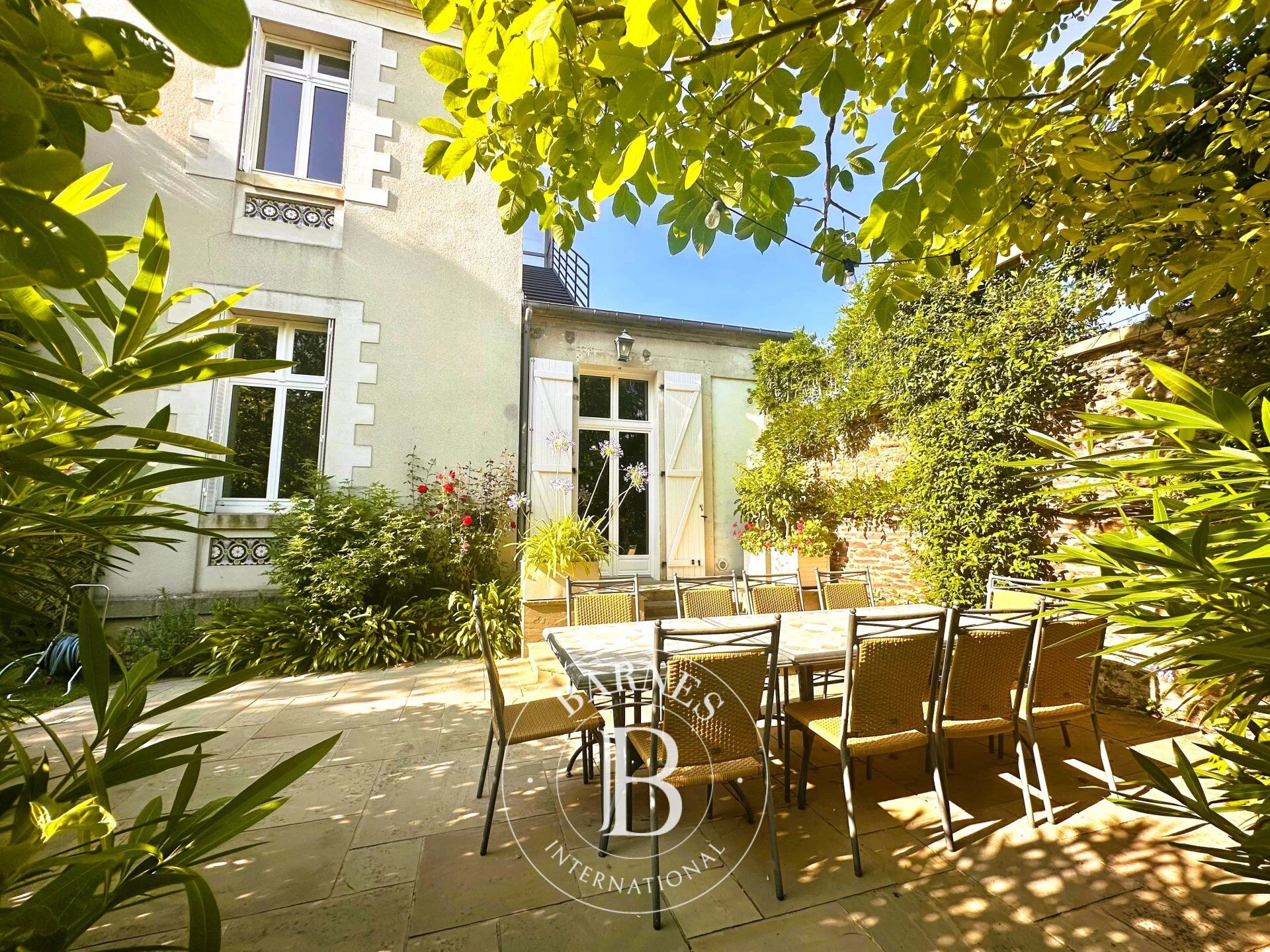 Quartier du Thabor – Mansion of almost 365 m2 - Land of 716 m 2 - picture 3