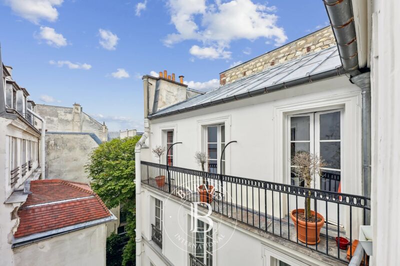 Paris 6 - Saint-Germain-des-Prés - Top floor - Sunny - Quiet surroundings