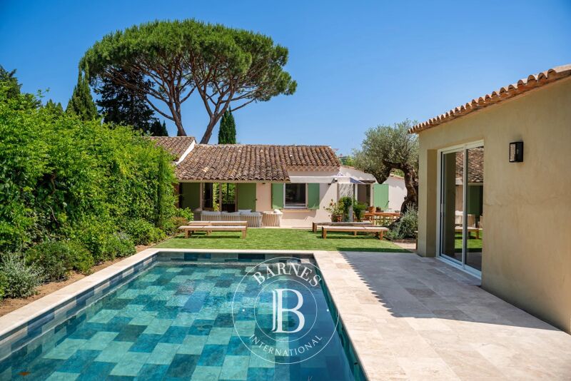 SAINT-TROPEZ – 3-BEDROOM VILLA – SWIMMING POOL