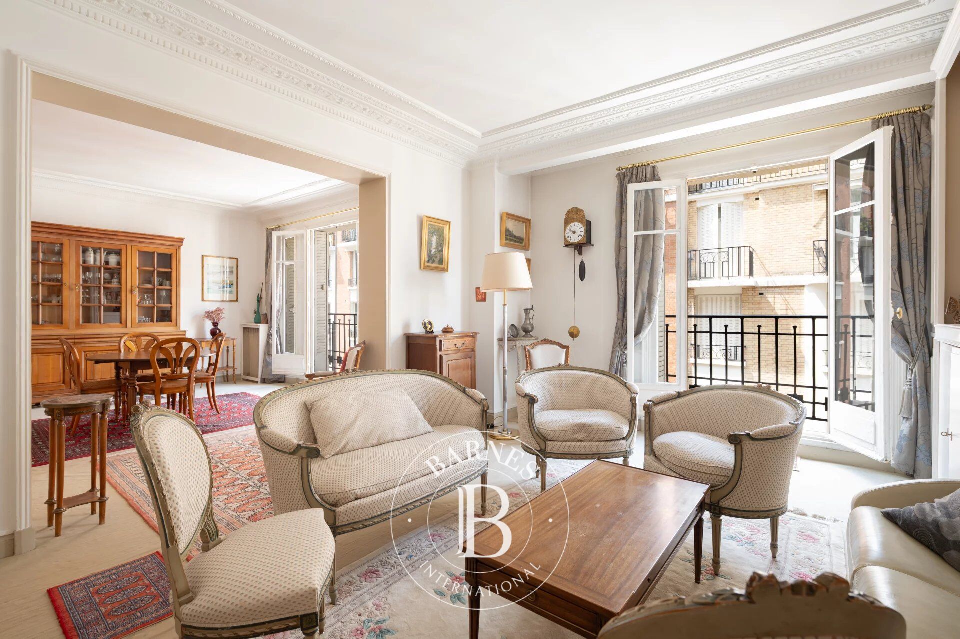 EXCLUSIVE LISTING - PARIS 18 - MONTMARTRE  -  4th FLOOR - LIFT AND CONCIERGE - 3/4 BEDROOMS - PERIOD CHARM - HIGH-END RESIDENCE - picture 1
