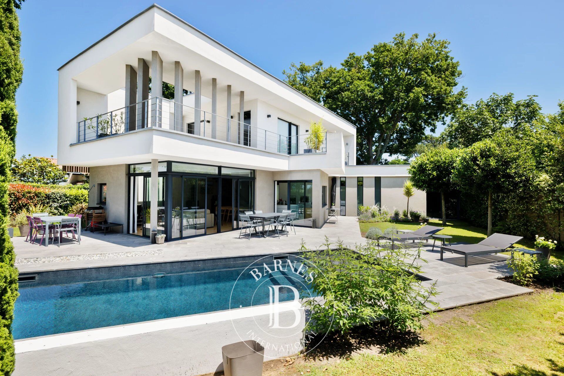 BIARRITZ, RARE CONTEMPORARY HOUSE WITH POOL - picture 1