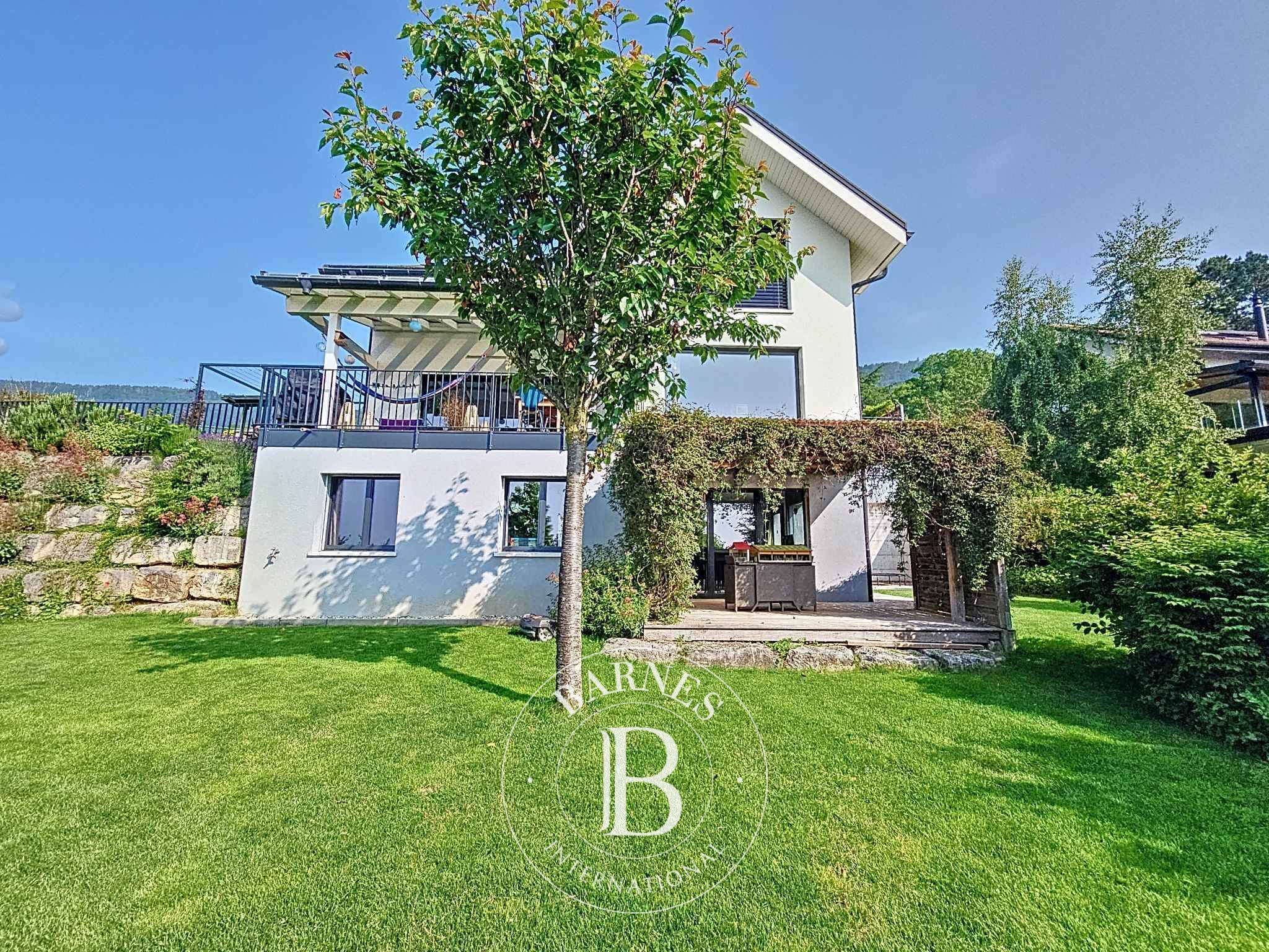 Villa Villars-Burquin - picture 1