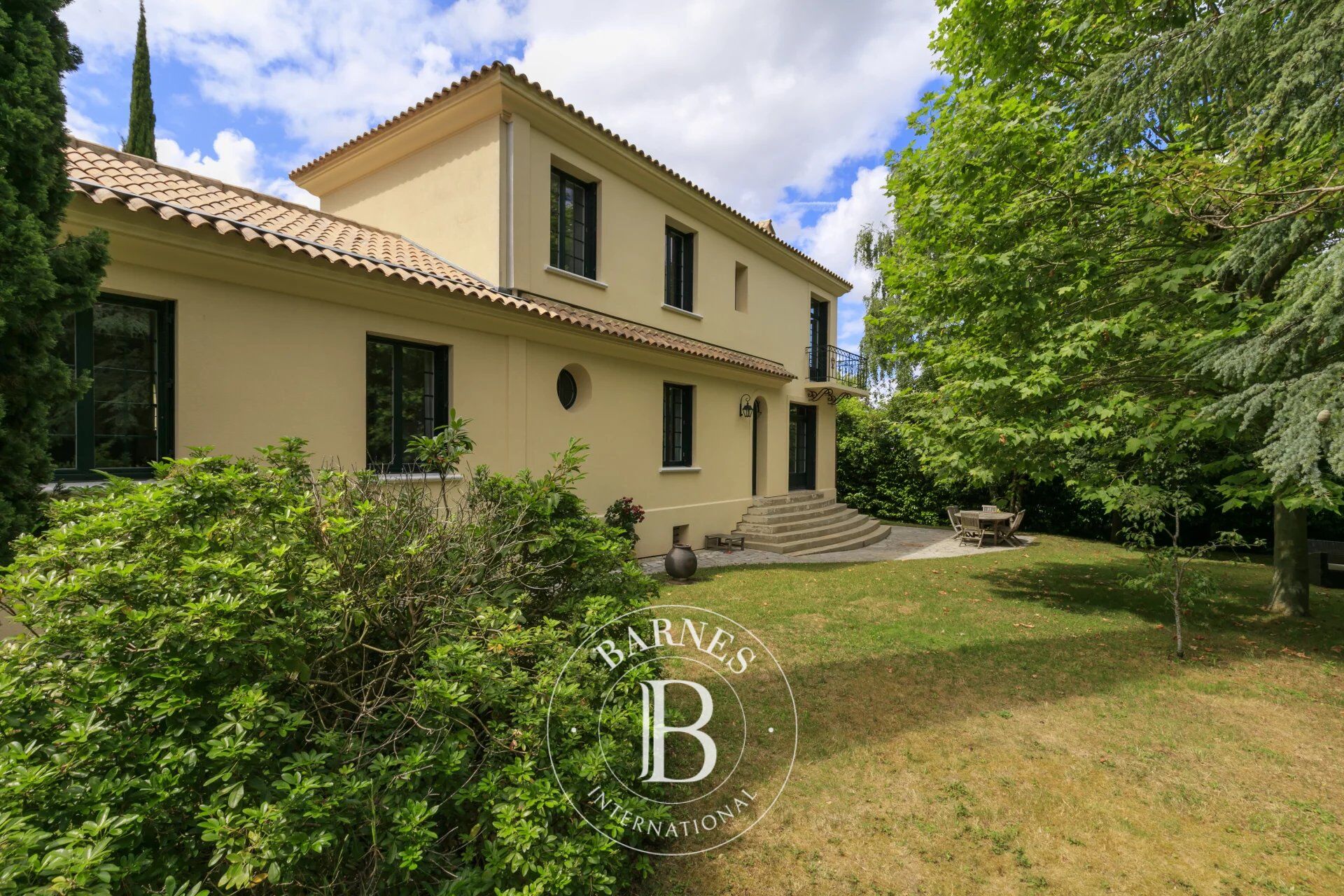 Garches - Peaceful period house on a large wooded plot - picture 1