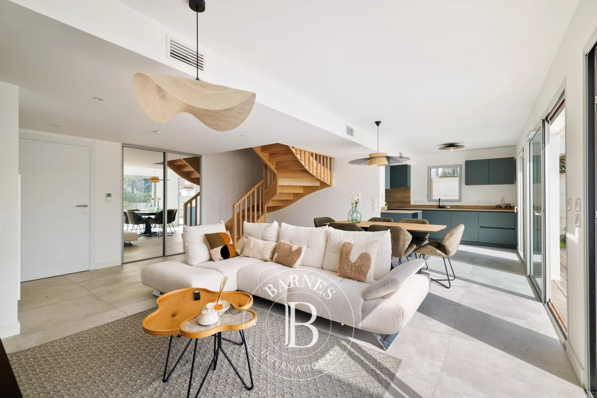 URRUGNE, CASA CONTEMPORÁNEA DE 115 M² CON HERMOSAS VISTAS A LA BAHÍA - picture 1