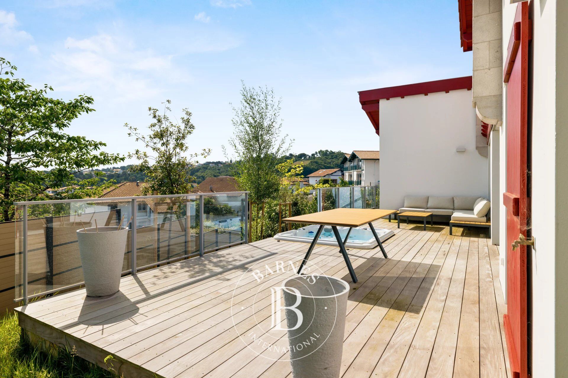 URRUGNE, CASA CONTEMPORÁNEA DE 115 M² CON HERMOSAS VISTAS A LA BAHÍA - picture 3