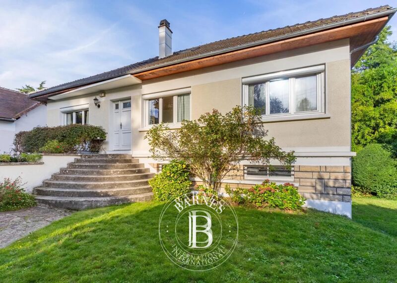 LE PECQ- DOMAINE DE GRANDCHAMP 7-bed house