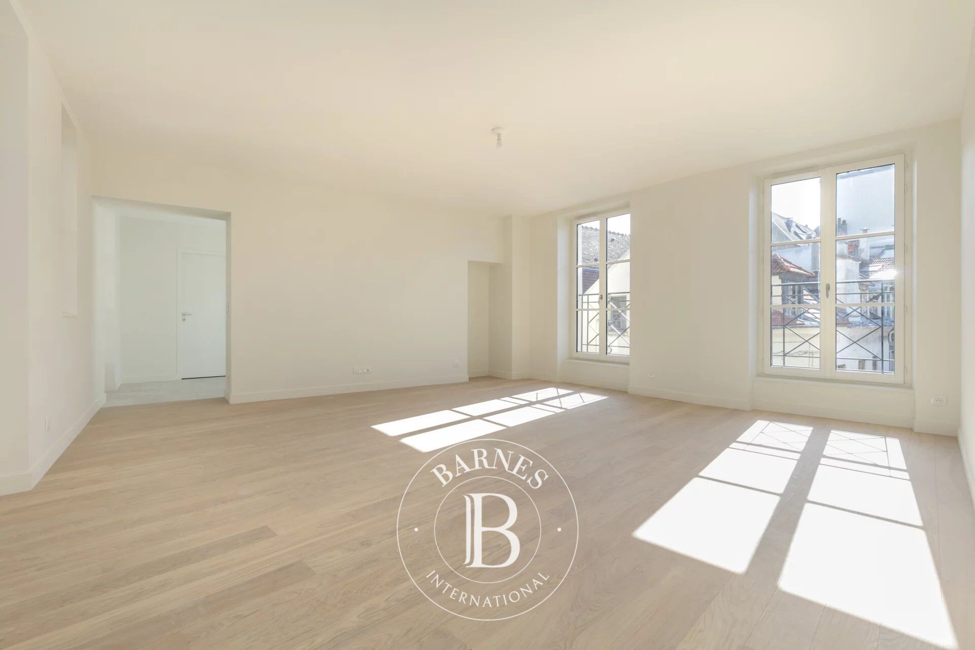 SAINT-GERMAIN-EN-LAYE - CENTRE VILLE - APPARTEMENT DE 5 PIECES - 3 CHAMBRES - NEUF - picture 1