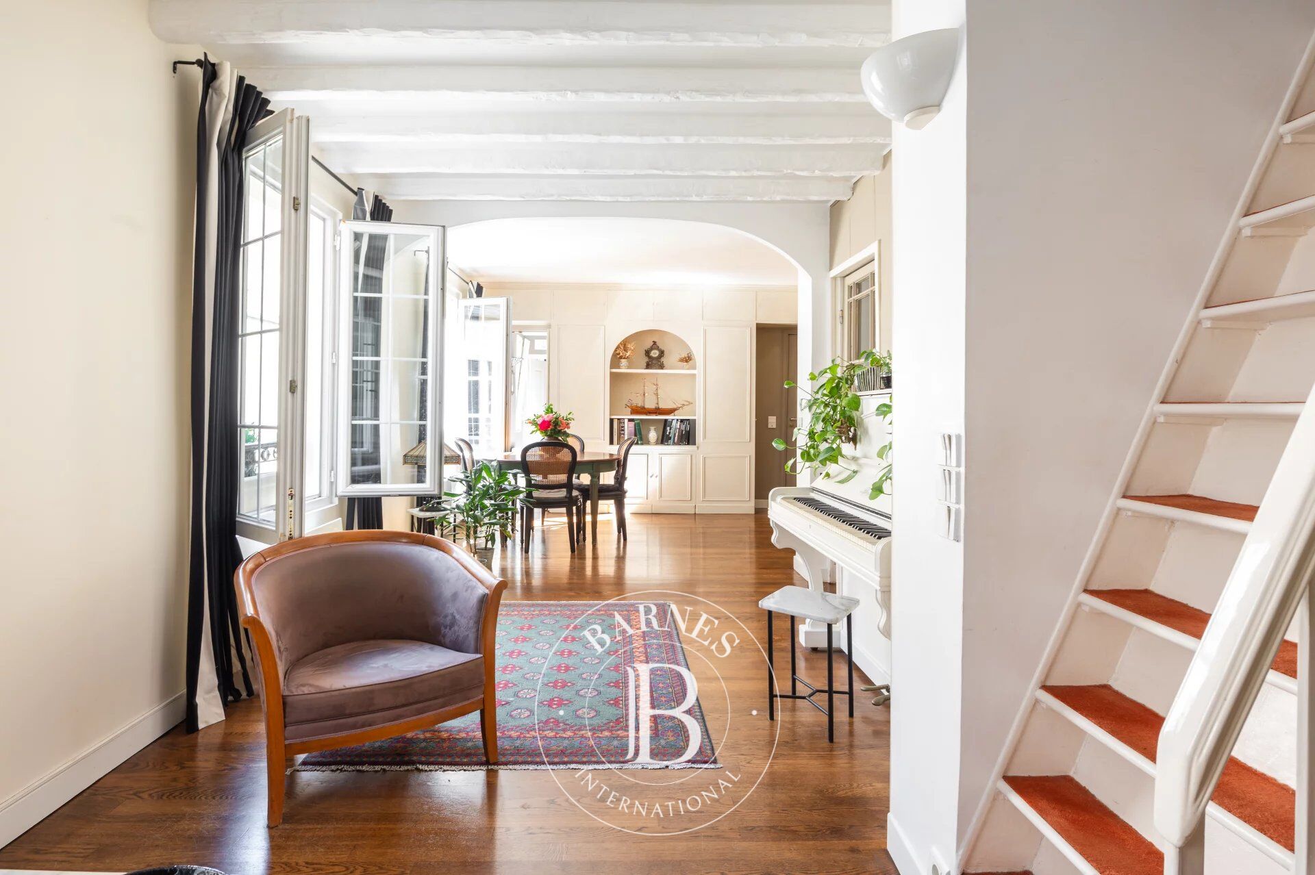 PARIS 18 - DAMRÉMONT / SQUARE CARPEAUX - 65.43m² (704 sq ft) Carrez Law - 2-bed - 2 bathrooms - Top floor - picture 2