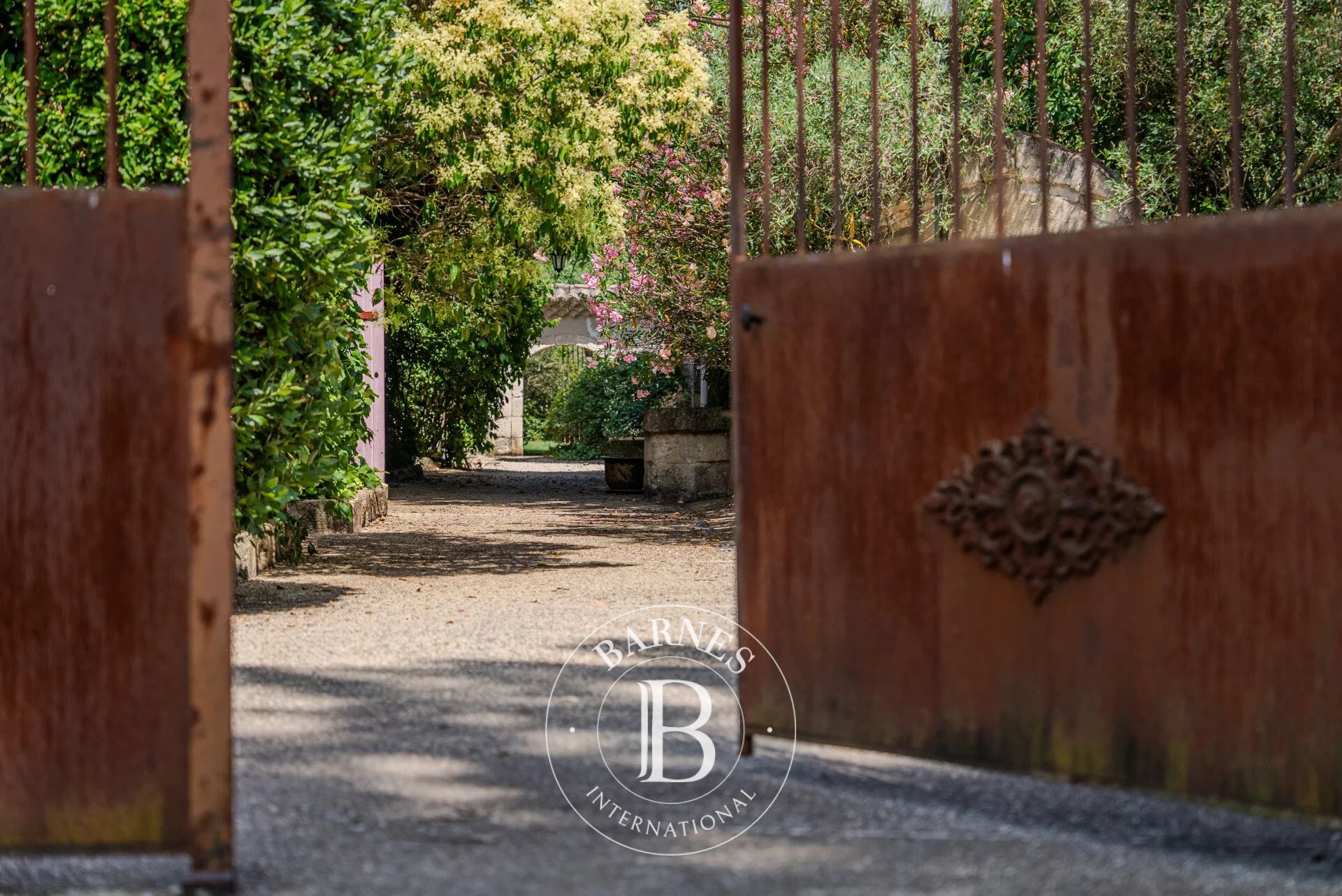 Masía Cavaillon - picture 1