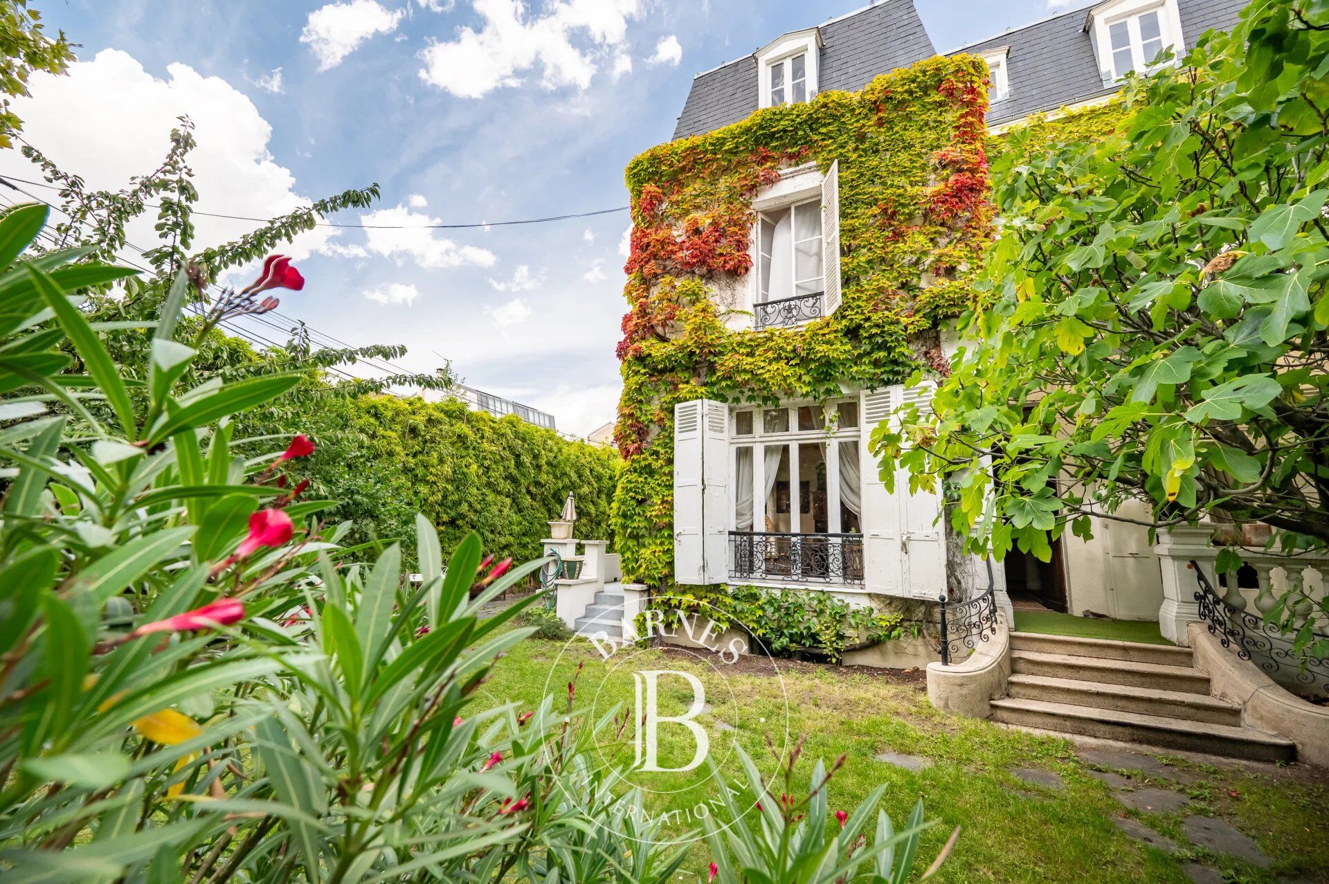 ASNIÈRES / FLACHAT BÉCON - MAISON BOURGEOISE AVEC 6 CHAMBRES ET JARDIN - picture 1