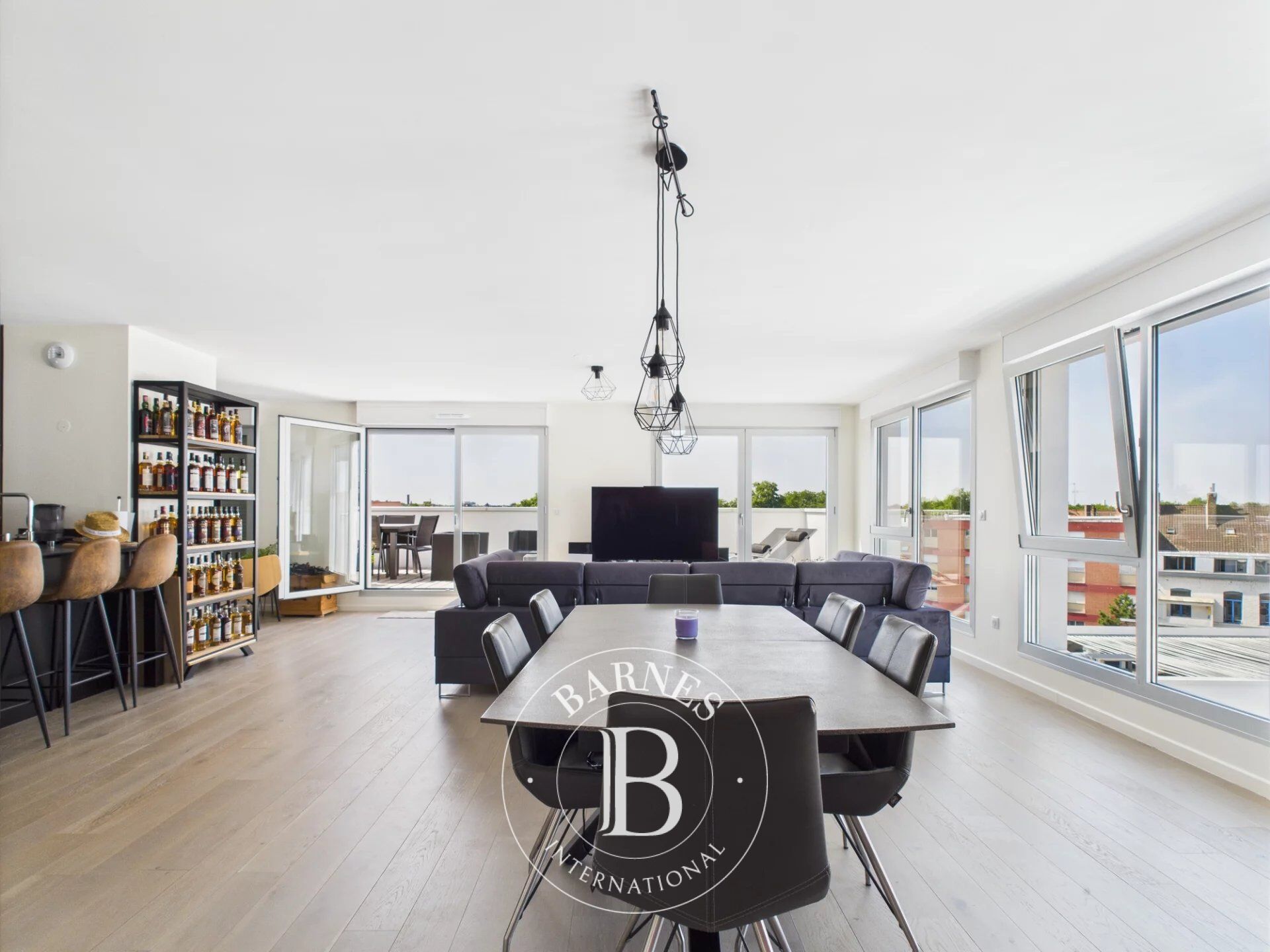 Exceptional Penthouse 155 m² - Top Floor with Terrace and Unobstructed View - picture 1