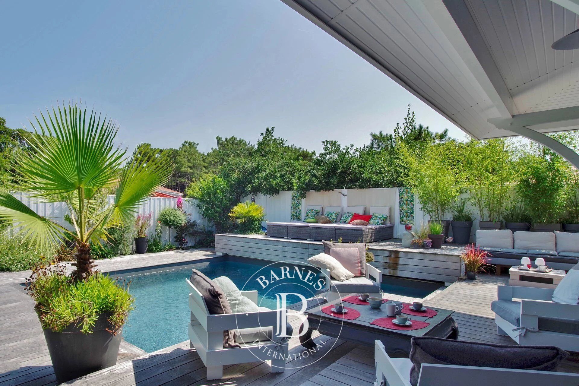 VILLA IN THE CENTER OF CAP FERRET WITH INDEPENDENT APARTMENT AND QUICK ACCESS TO BEACHES AND SHOPS - picture 1