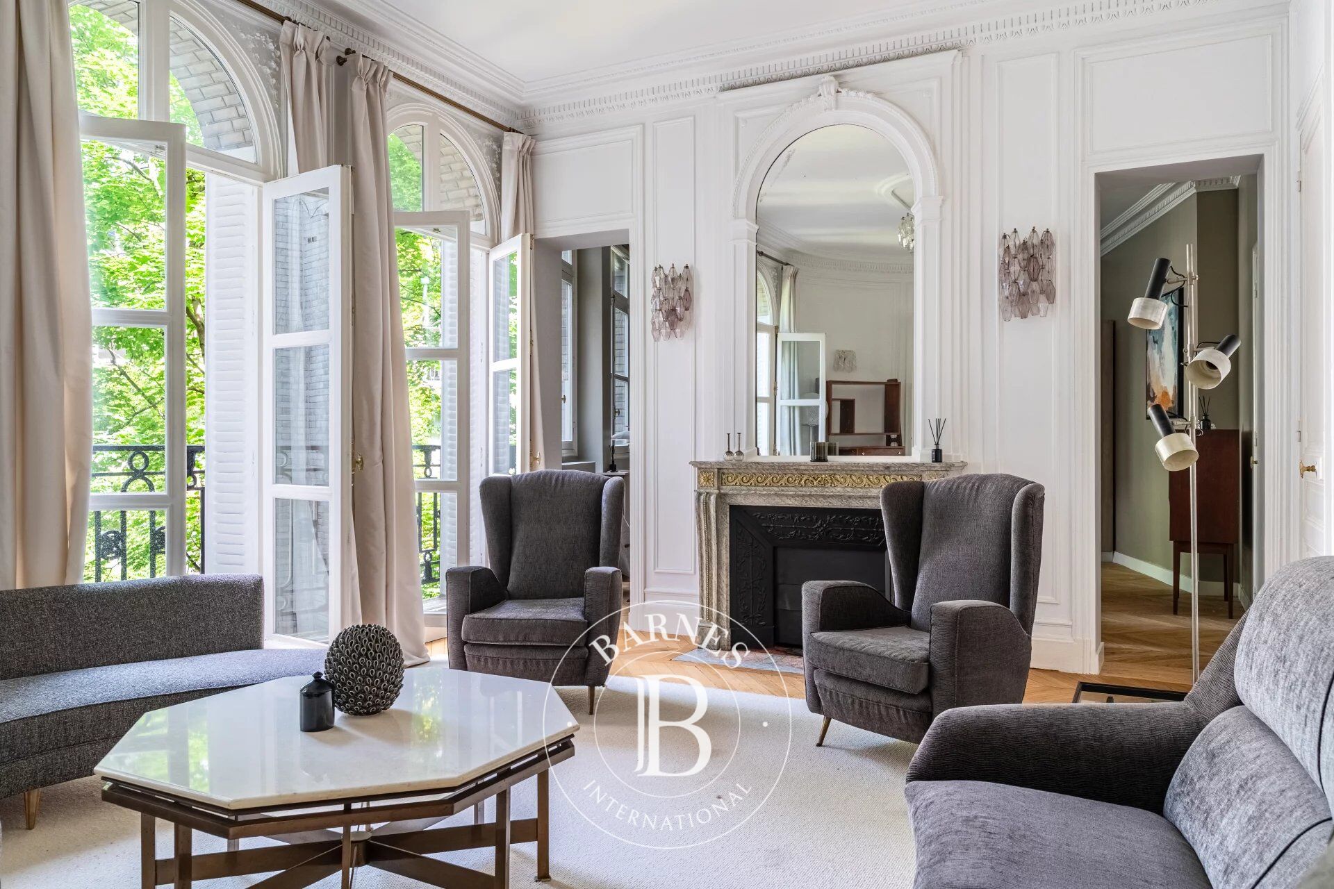 Paris 16 - Place Victor Hugo - Vue dégagée sur jardin - picture 2