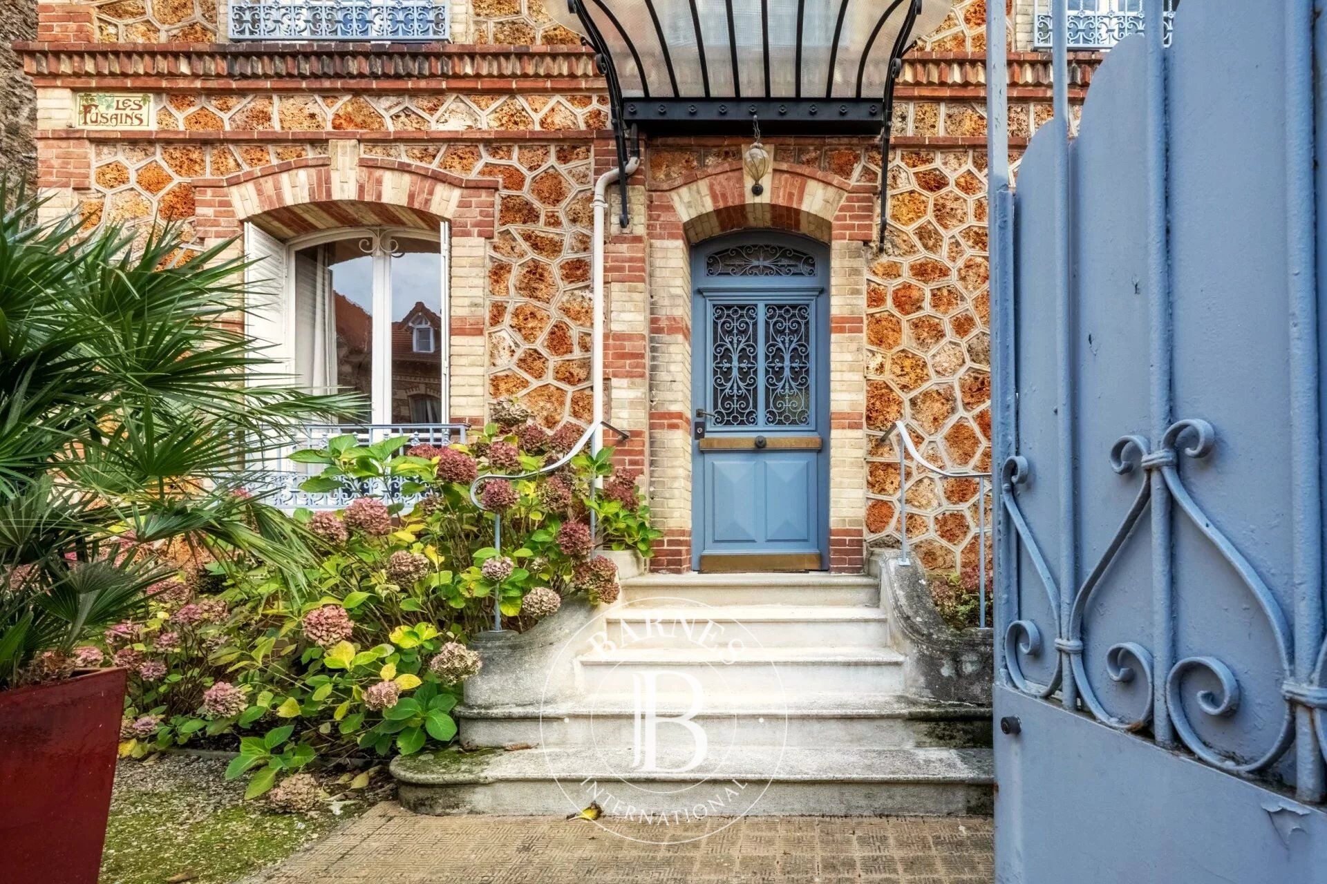 Casa Versailles - picture 2