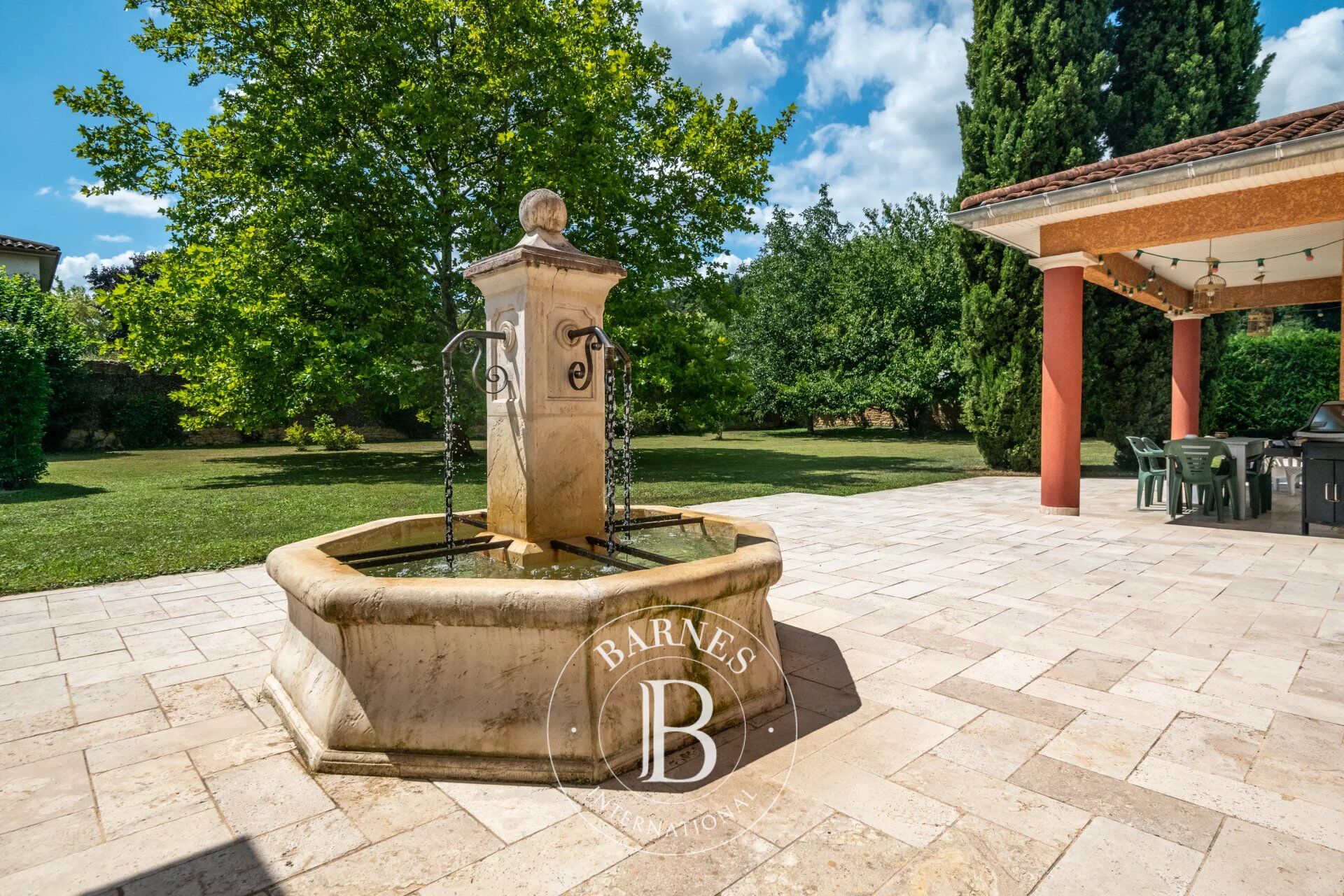 Collonges-Au-Mont-D'Or - House of approximately 255 sqm - 5 Bedrooms - Land 2679 sqm - Swimming pool - picture 3