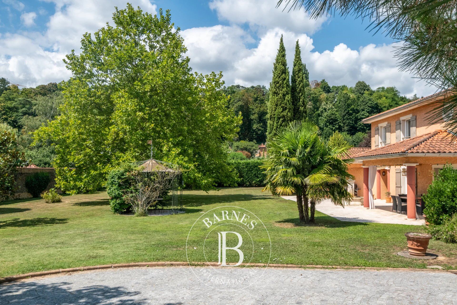 Collonges-Au-Mont-D'Or - House of approximately 255 sqm - 5 Bedrooms - Land 2679 sqm - Swimming pool - picture 2