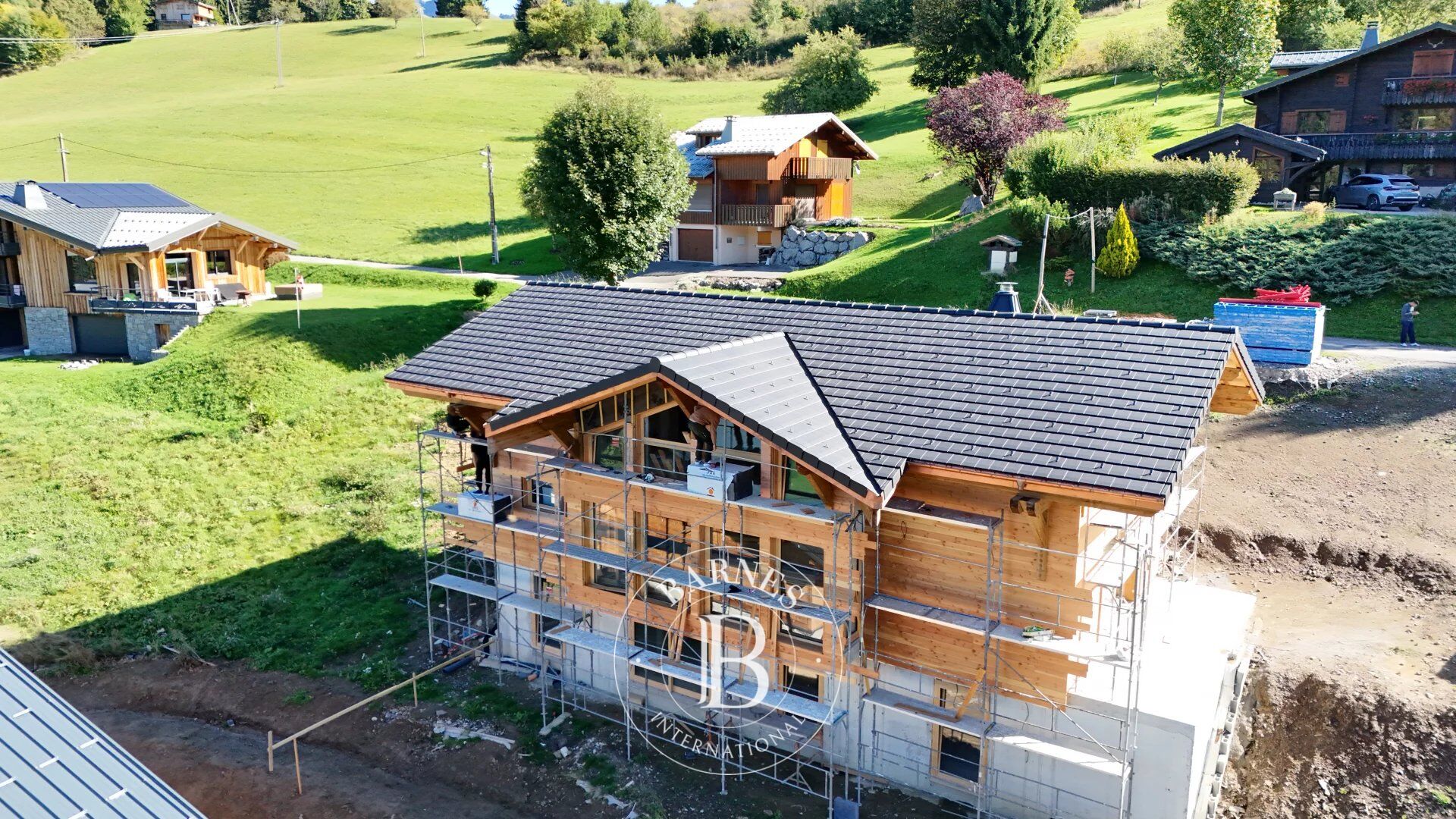 Les Gets - Chalet d'exception - 5 chambres en suites - 280 m² - Livraison imminente - picture 2