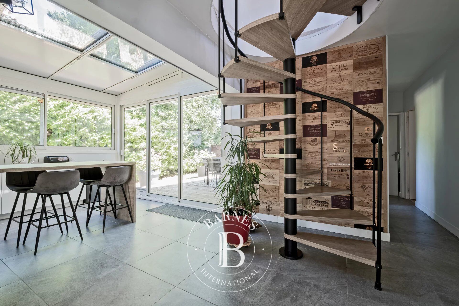 Mérignac - Parc de l'Hôtel de Ville - Maison de 219 m² - Parcelle 1221 m² - Piscine - Garage - Cave - picture 2