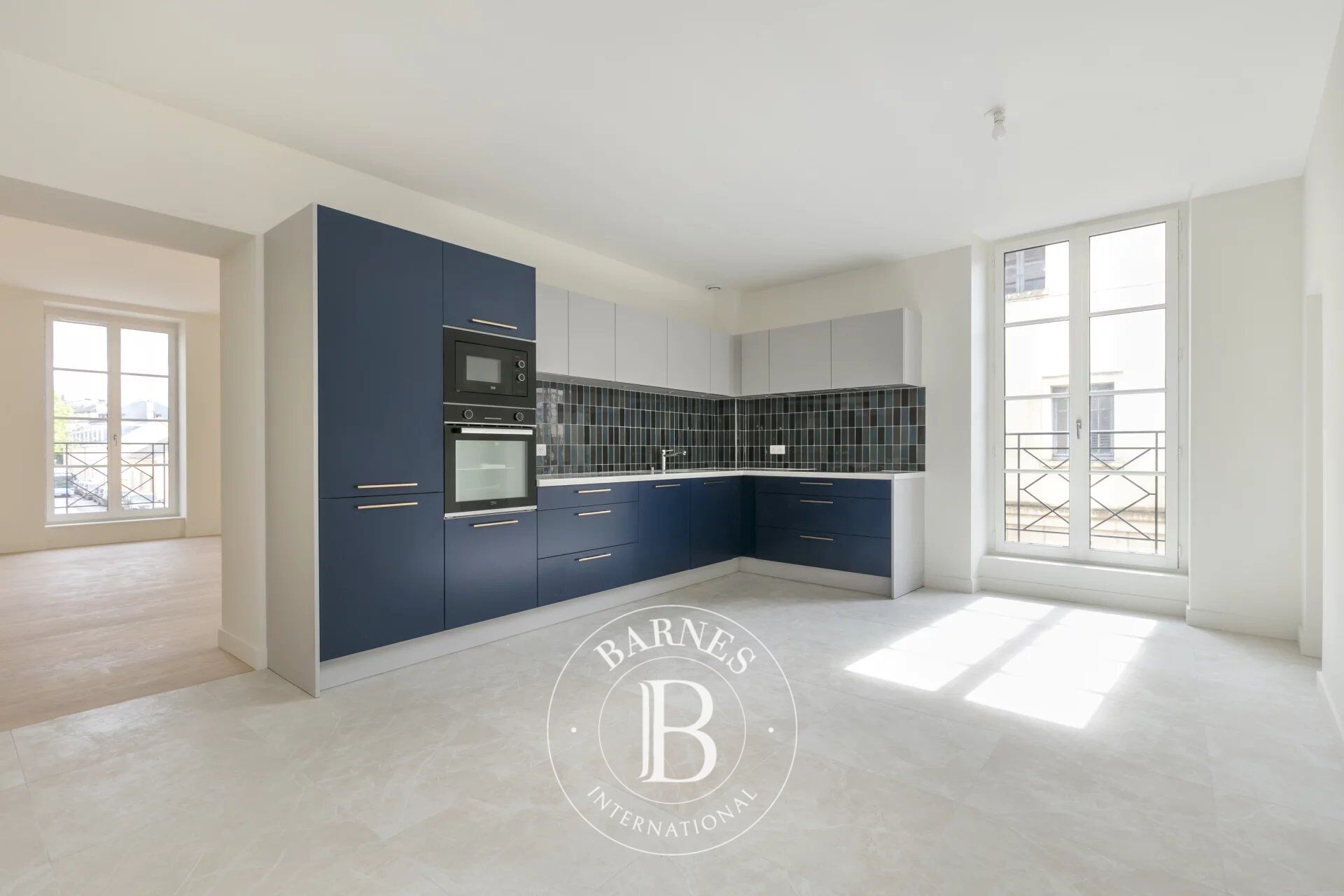 SAINT-GERMAIN-EN-LAYE - CENTRE VILLE - 6 PIECES - 4 CHAMBRES - NEUF - picture 2