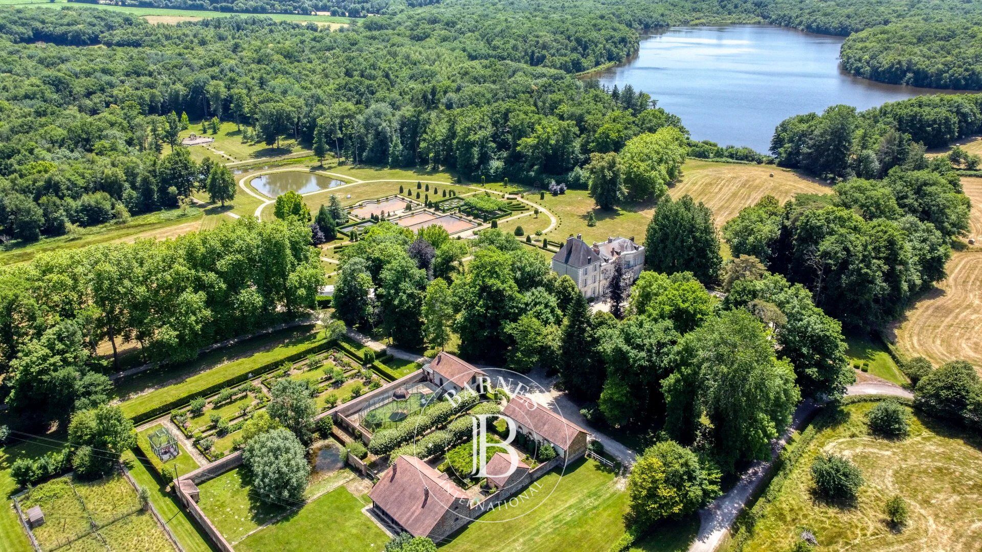 Yonne - À 1h30 de Paris - Château du XVIIIe siècle - 215 hectares - picture 3