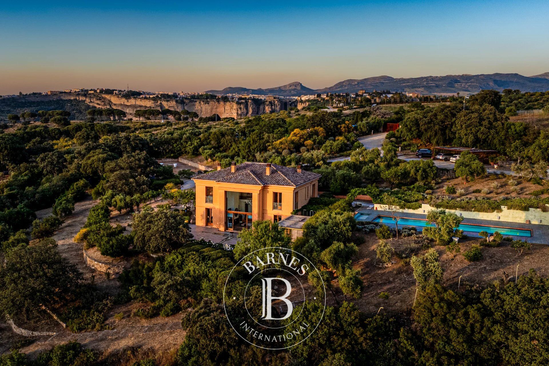 Espléndida villa a 40km de Marbella - picture 1